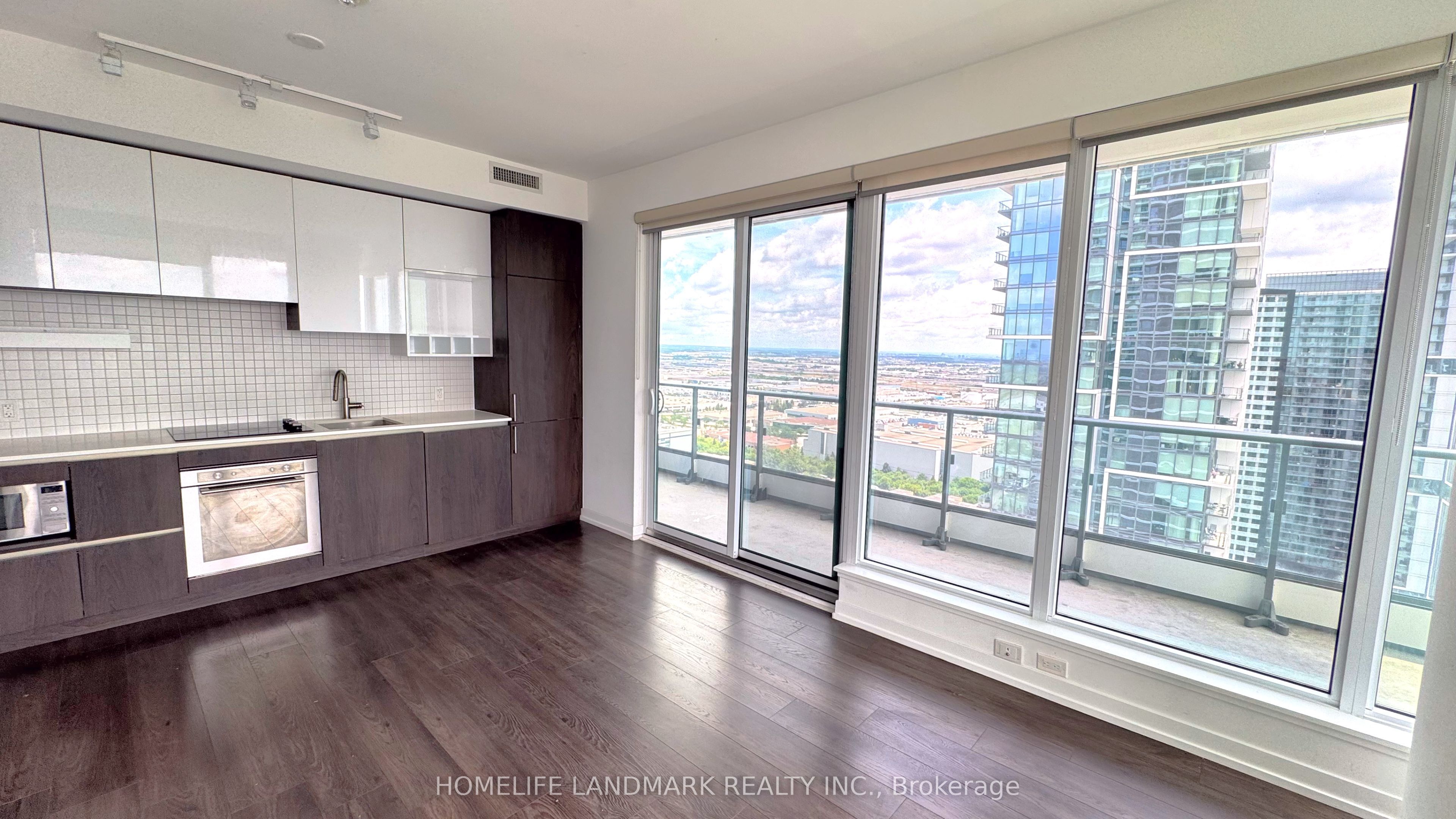 950 Portage Parkway 3306, Vaughan, ON L4K 0J7 photo 2