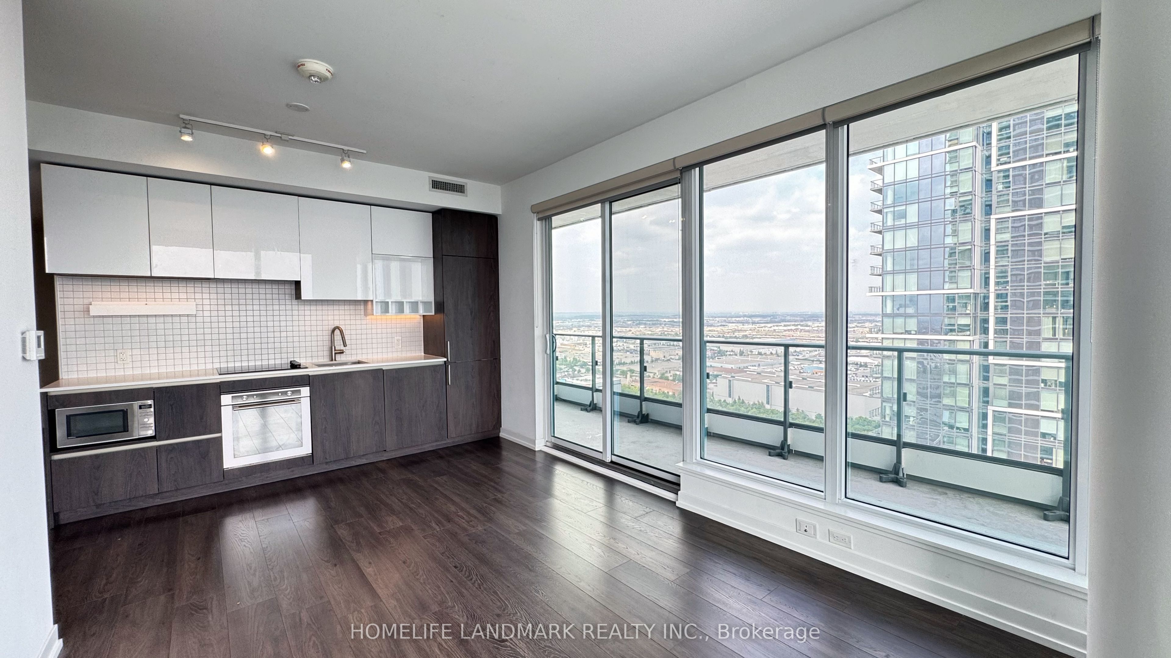 950 Portage Parkway 3306, Vaughan, ON L4K 0J7 photo 4