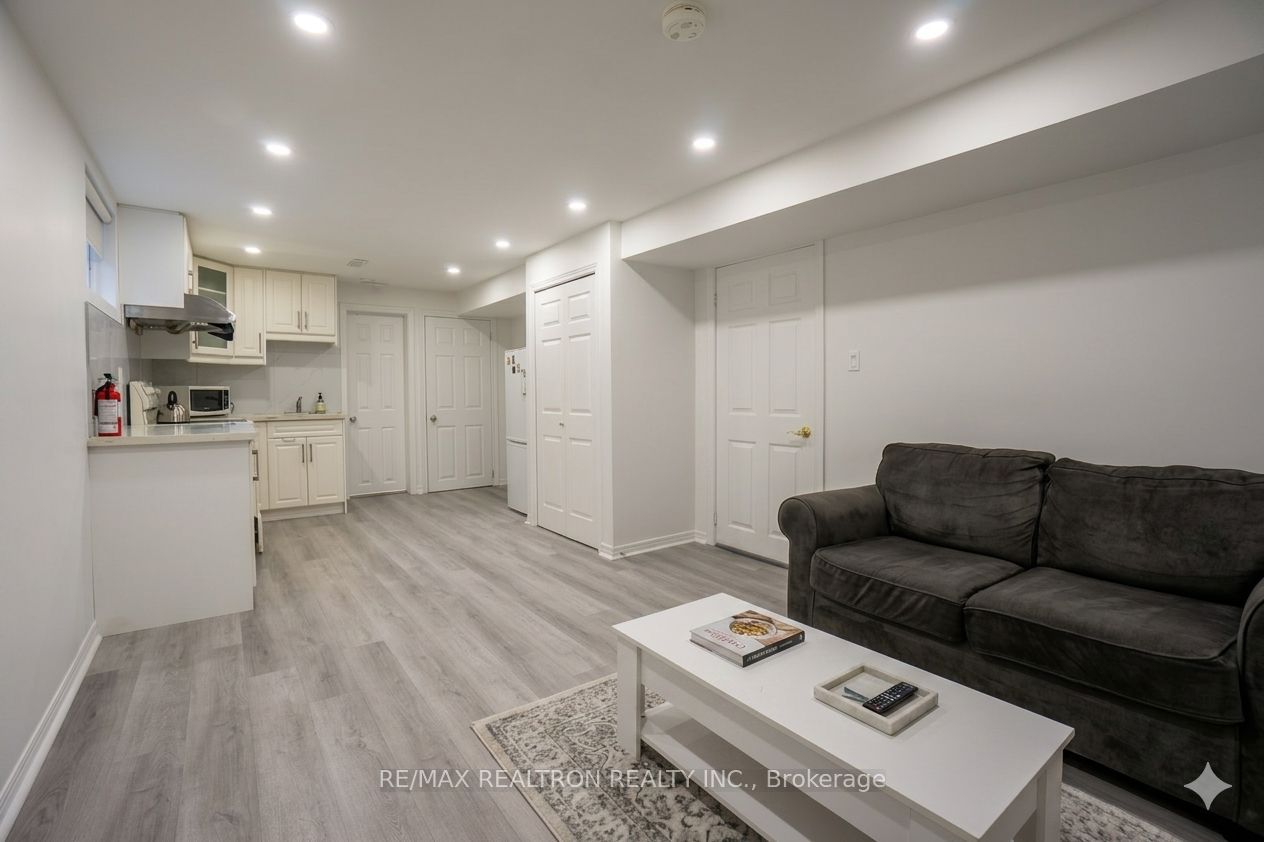 3 Evergreen Crescent Lower, Markham, ON L3T 5V8 photo 4