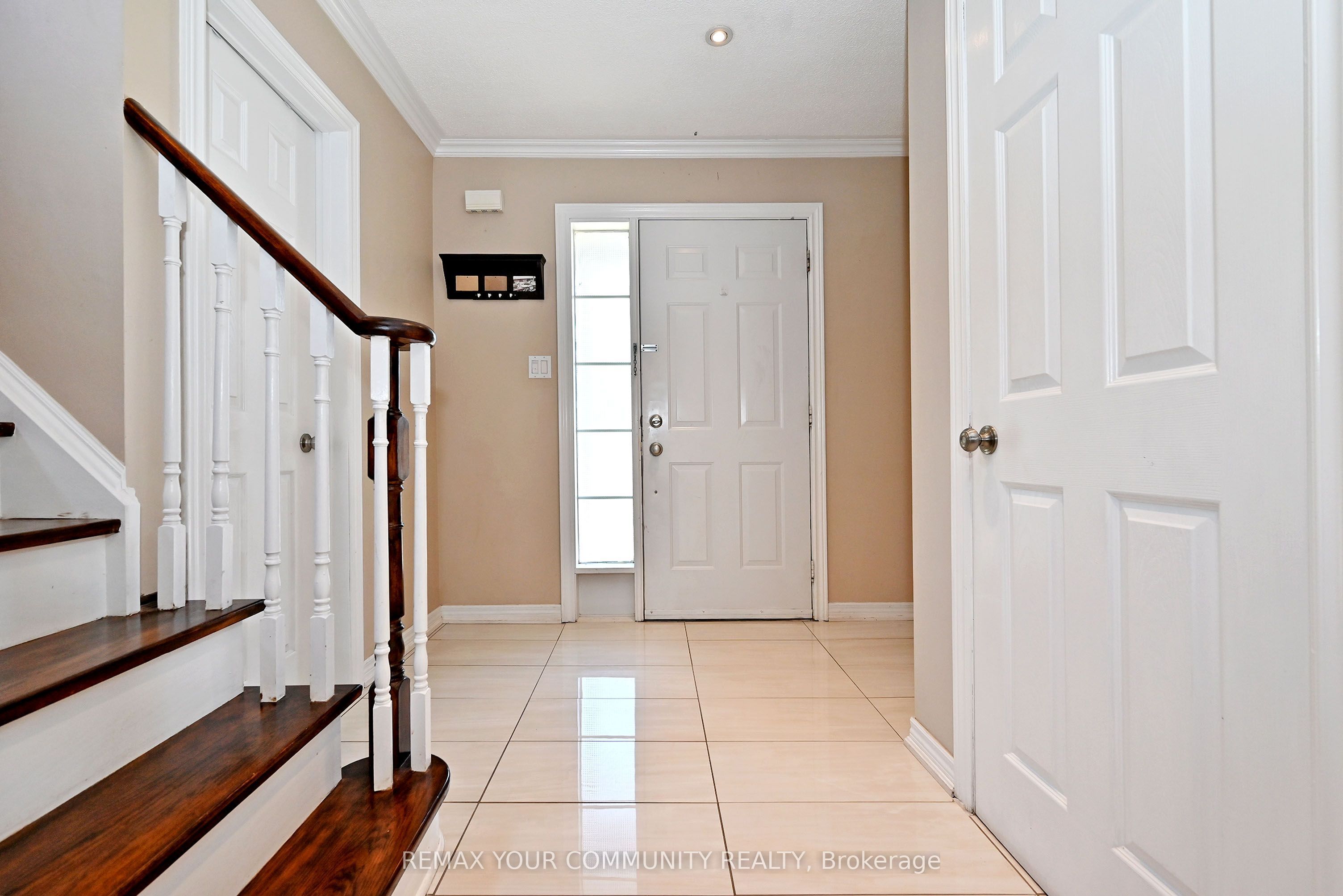 73 Laurendale Avenue, Georgina, ON L4P 4G1 photo 3