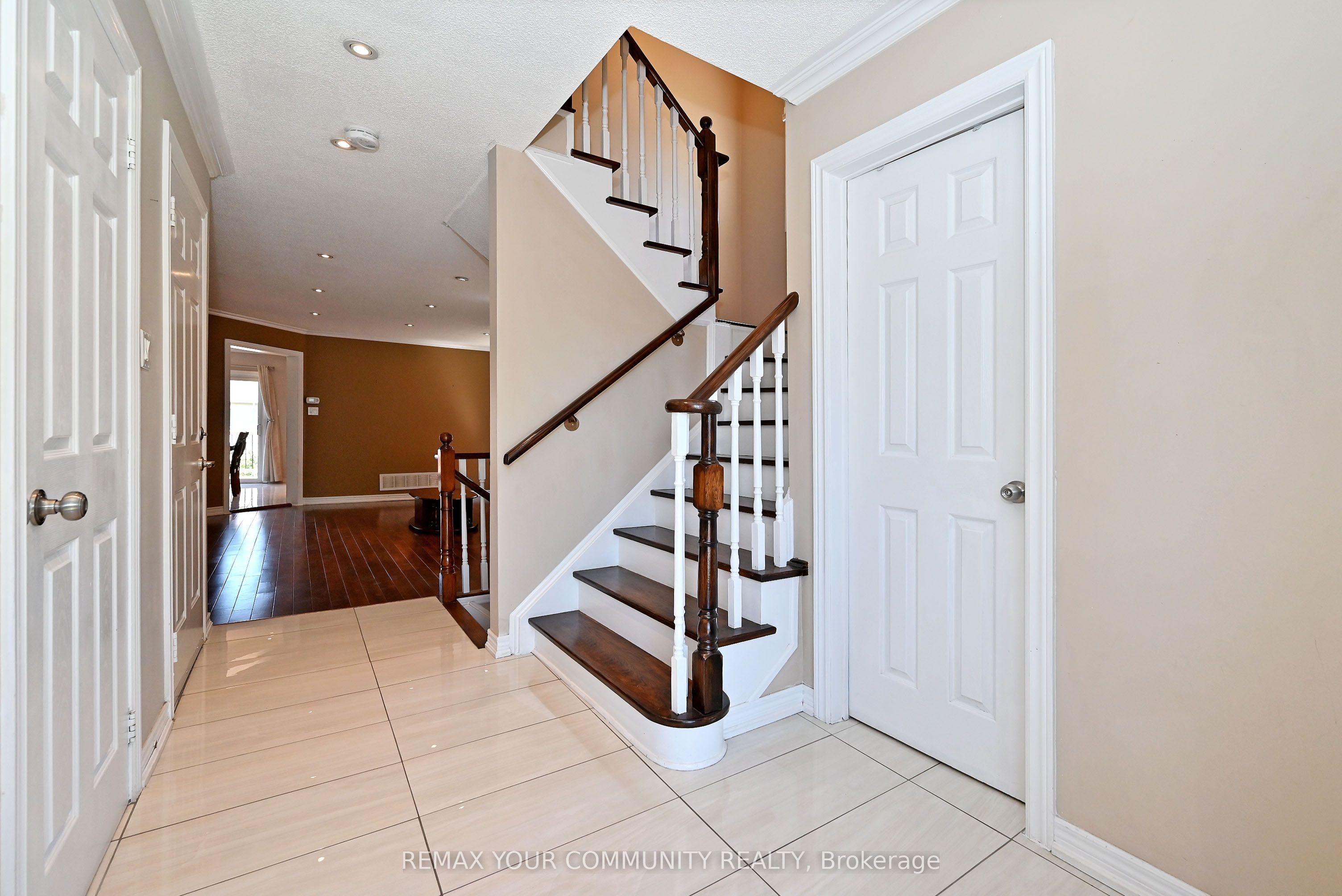 73 Laurendale Avenue, Georgina, ON L4P 4G1 photo 4