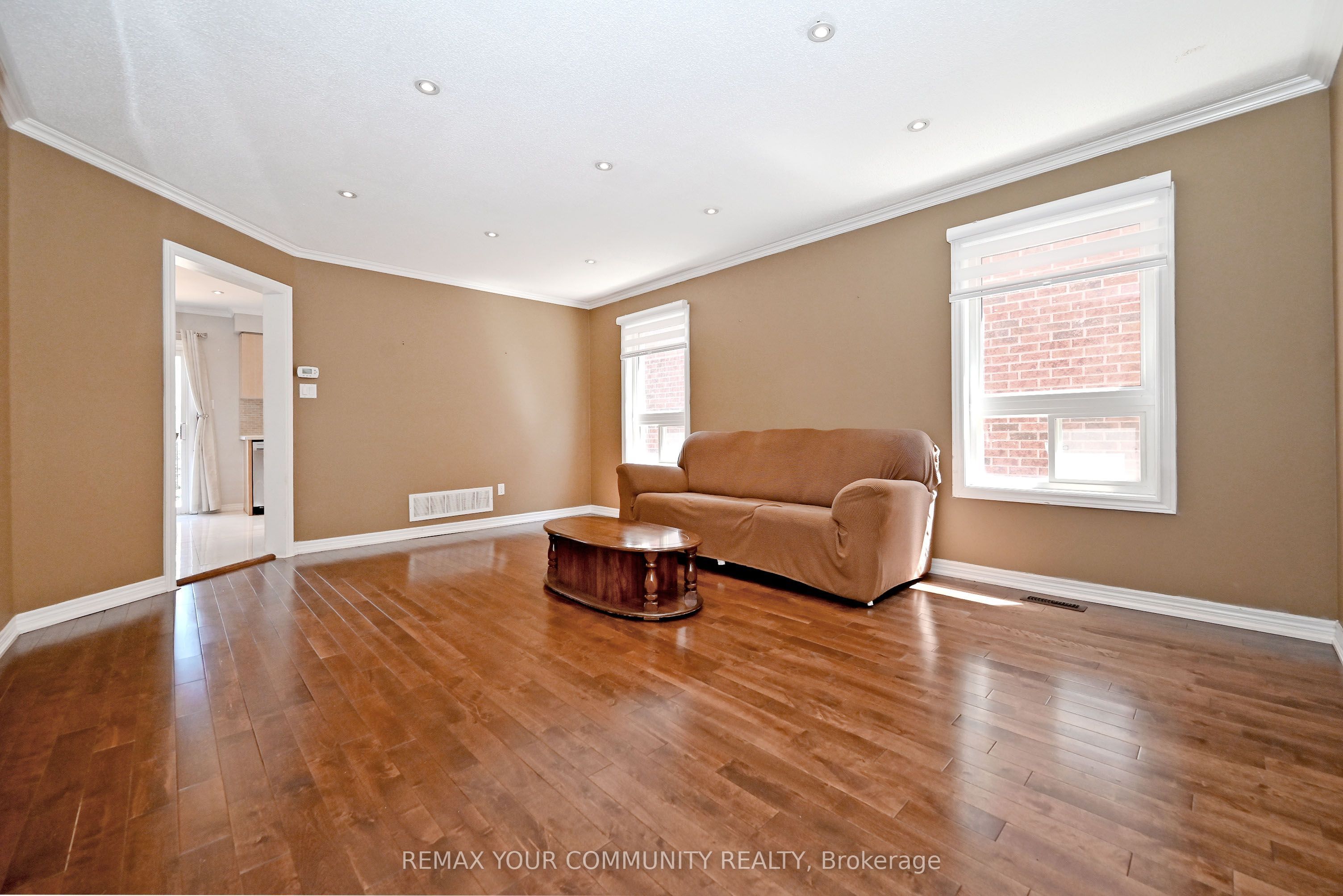 73 Laurendale Avenue, Georgina, ON L4P 4G1 photo 5