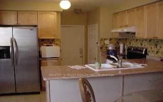 5 Bern Street E, Markham, ON L6E 1G7 photo 2