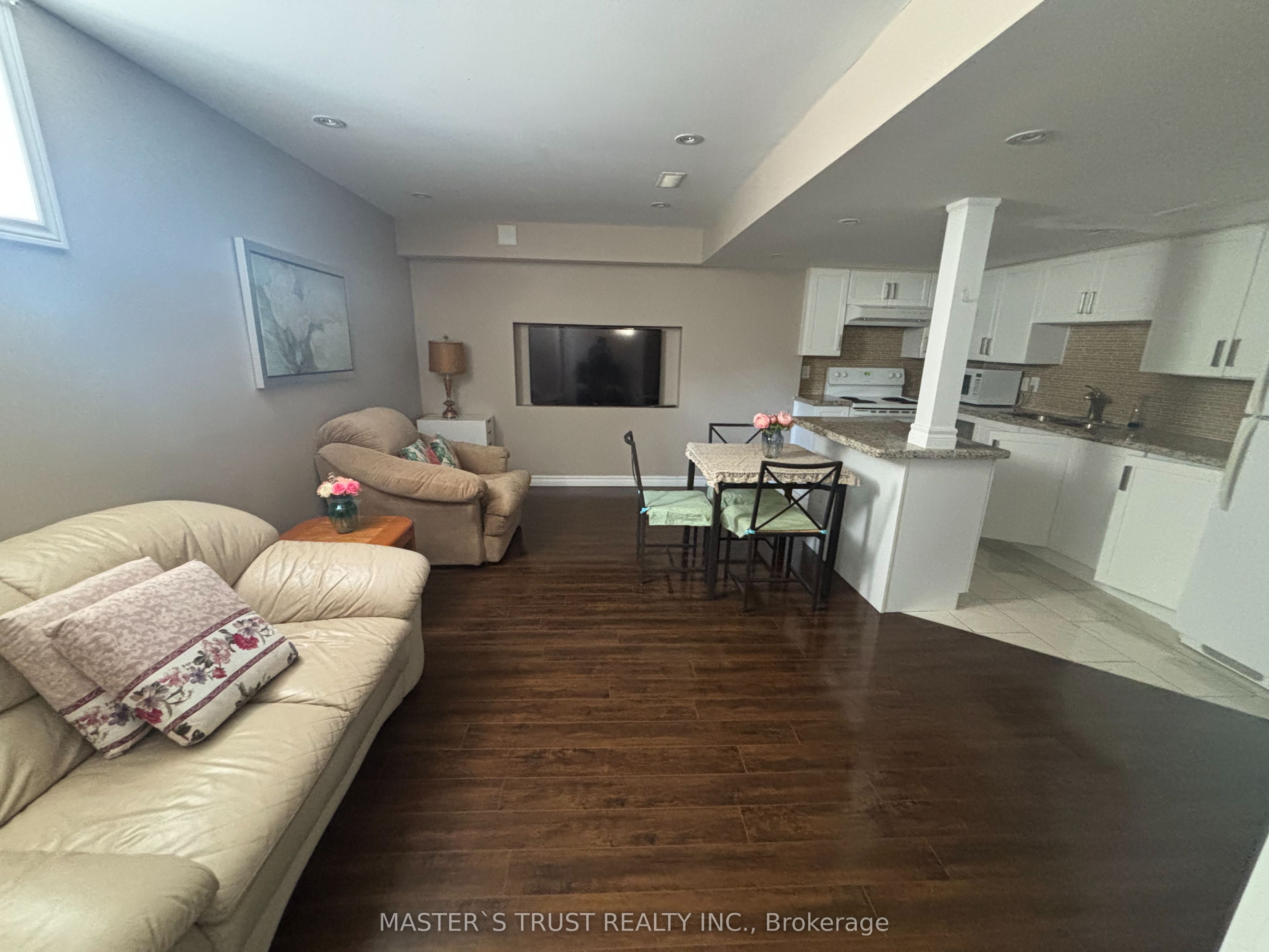 206 aspenwood dr Drive, Newmarket, ON L3X 3L1 photo 3
