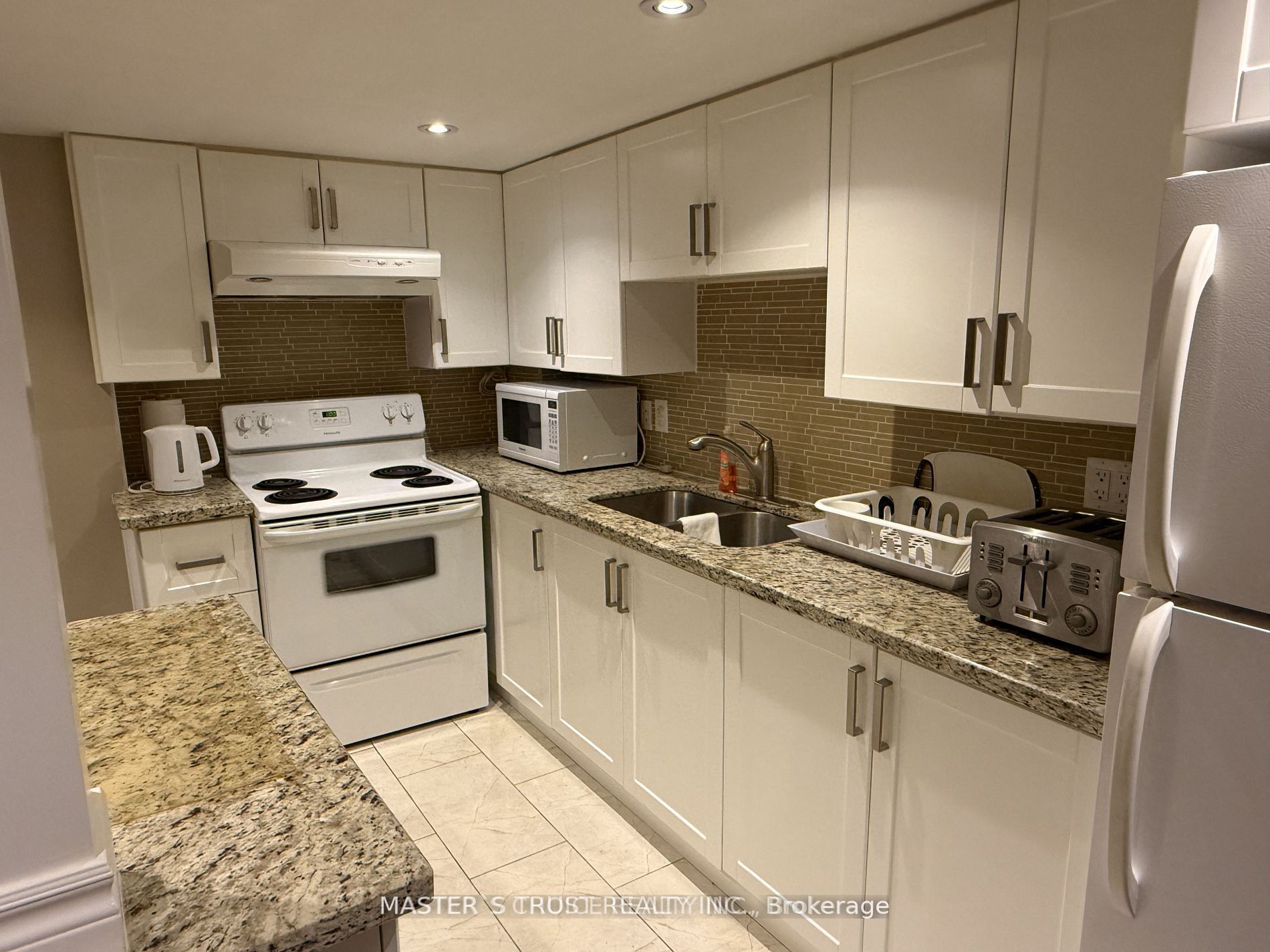 206 aspenwood dr Drive, Newmarket, ON L3X 3L1 photo 4