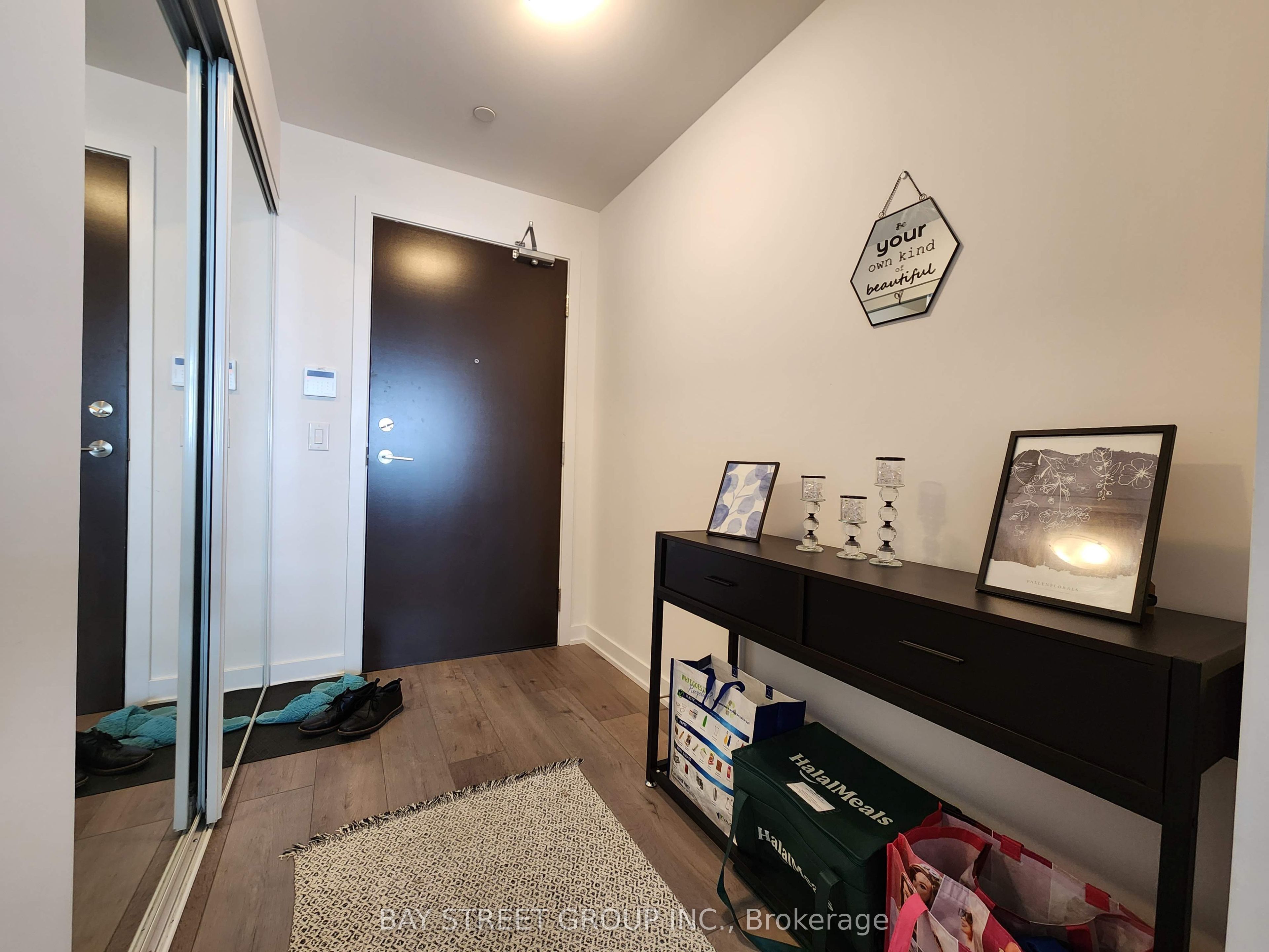 38 Honeycrisp Crescent 5, Vaughan, ON L4K 0M8 photo 2