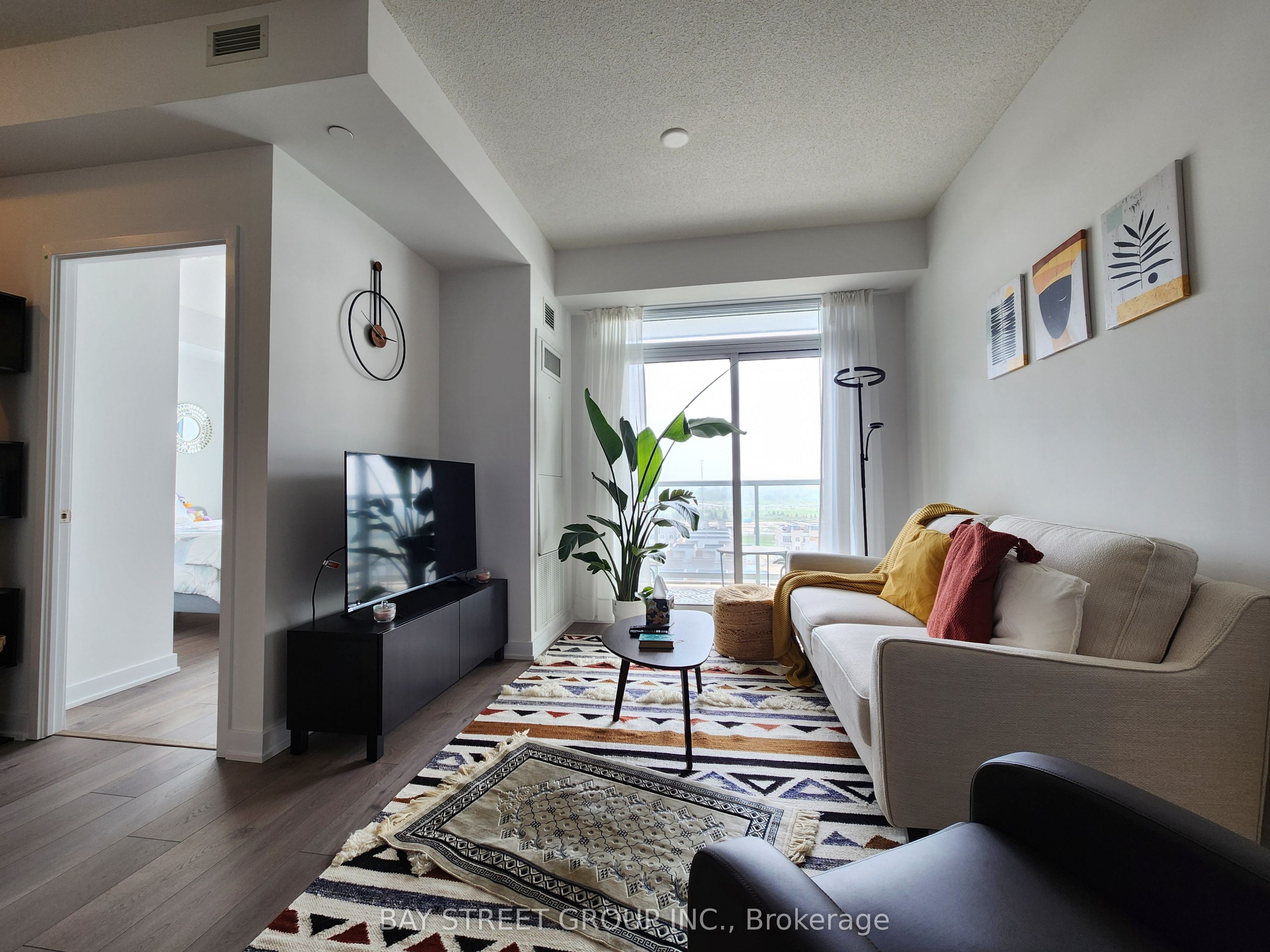 38 Honeycrisp Crescent 5, Vaughan, ON L4K 0M8 photo 3