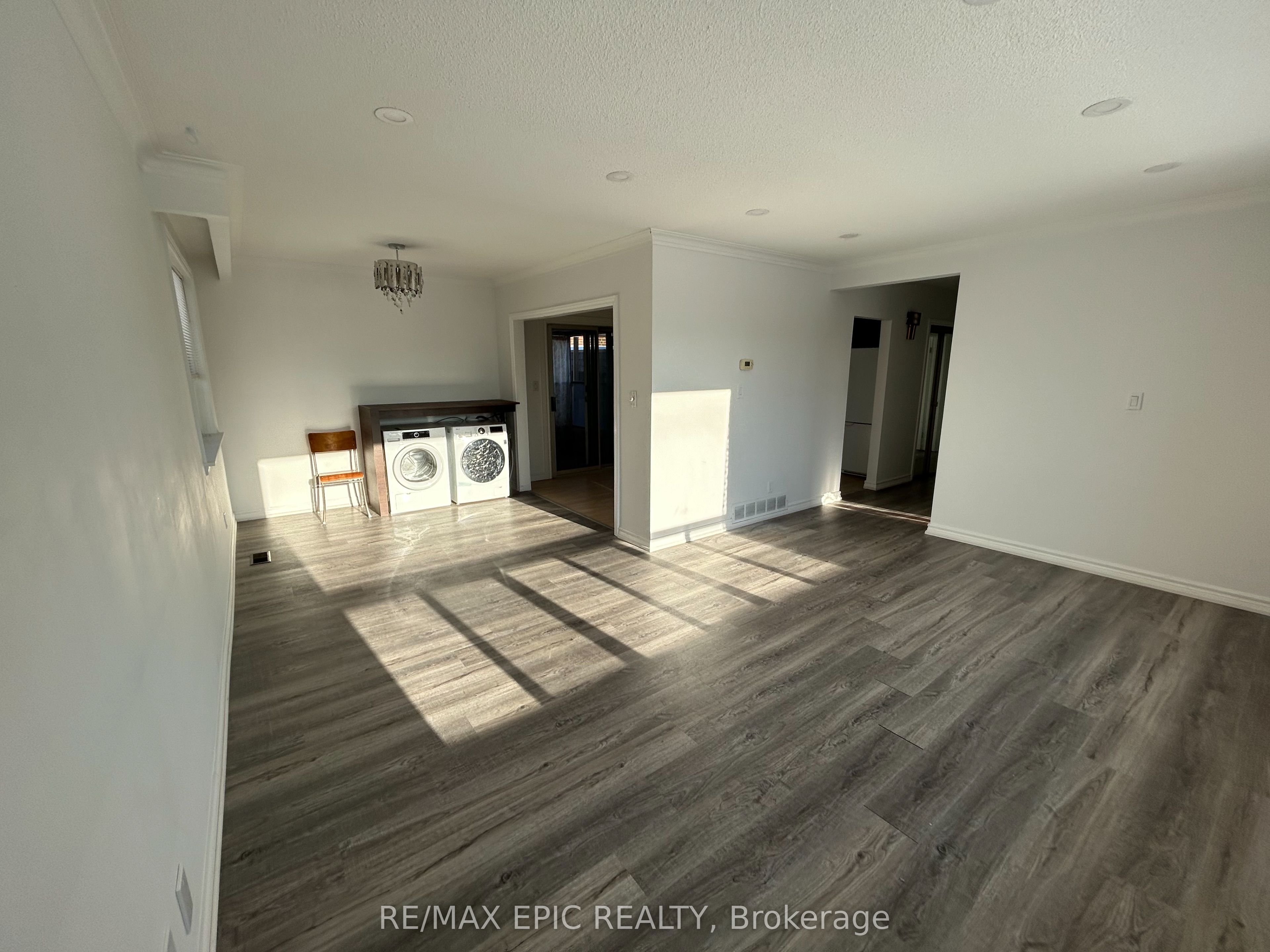 25 Gentry Crescent Main, Richmond Hill, ON L4C 2G8 photo 5