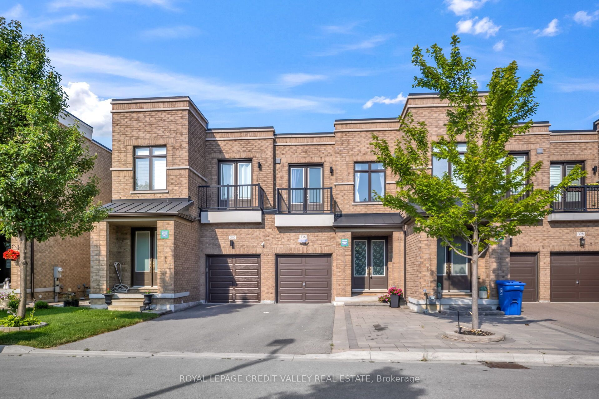 336 Elyse Court, Aurora, ON L4G 2C9 photo 2