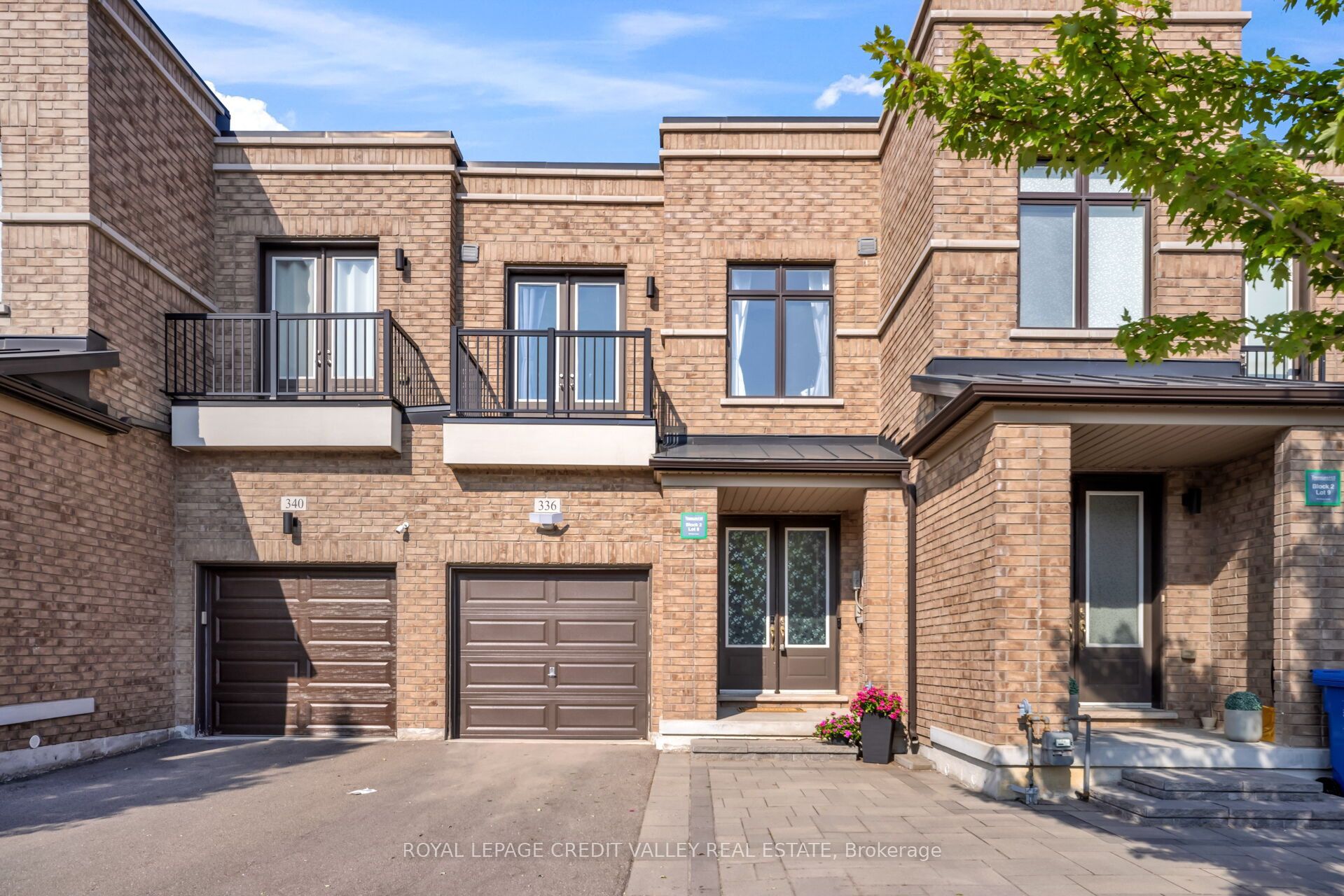 336 Elyse Court, Aurora, ON L4G 2C9 photo 3