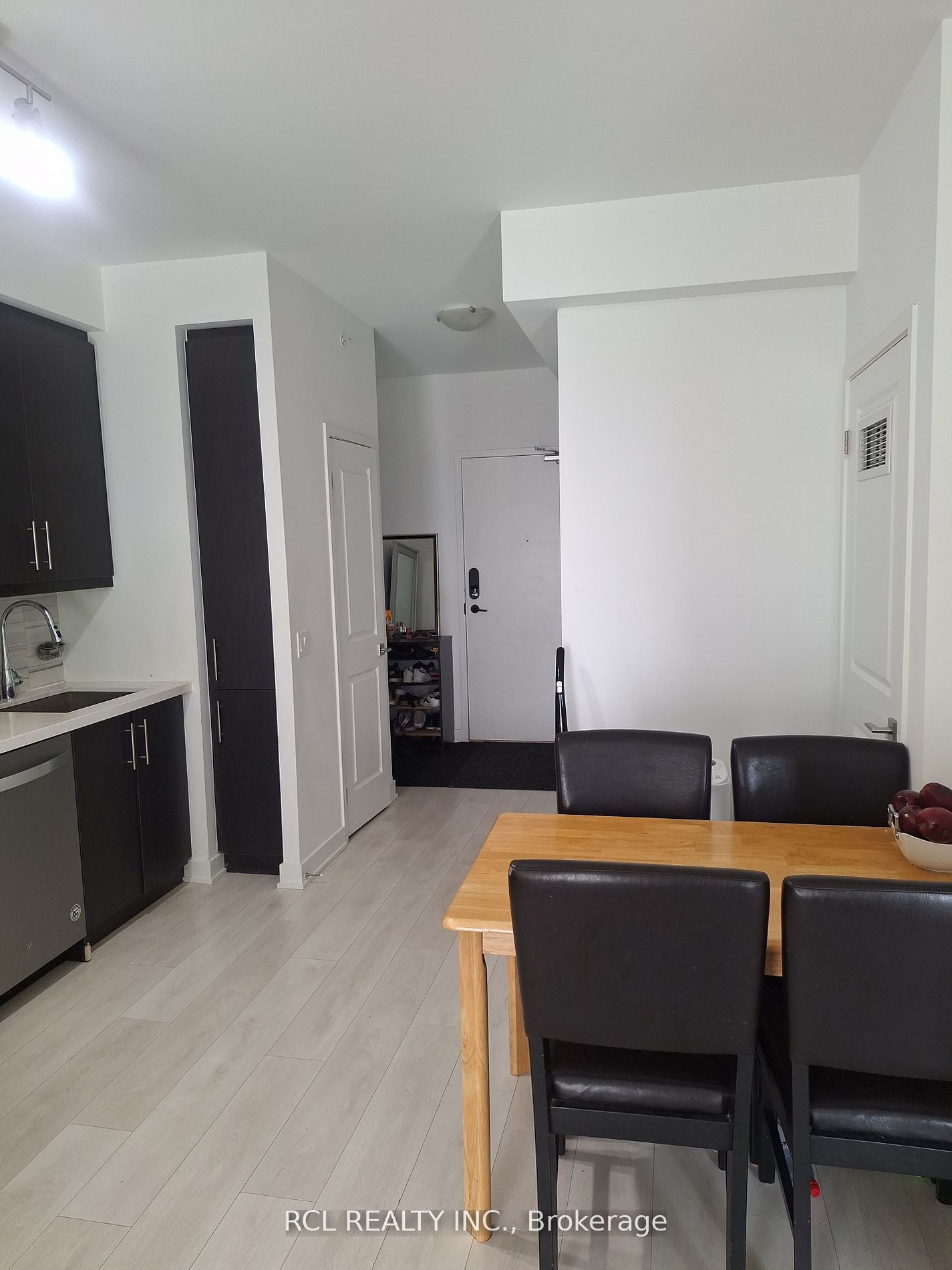 85 Oneida Crescent 1806, Richmond Hill, ON L4B 0H4 photo 5