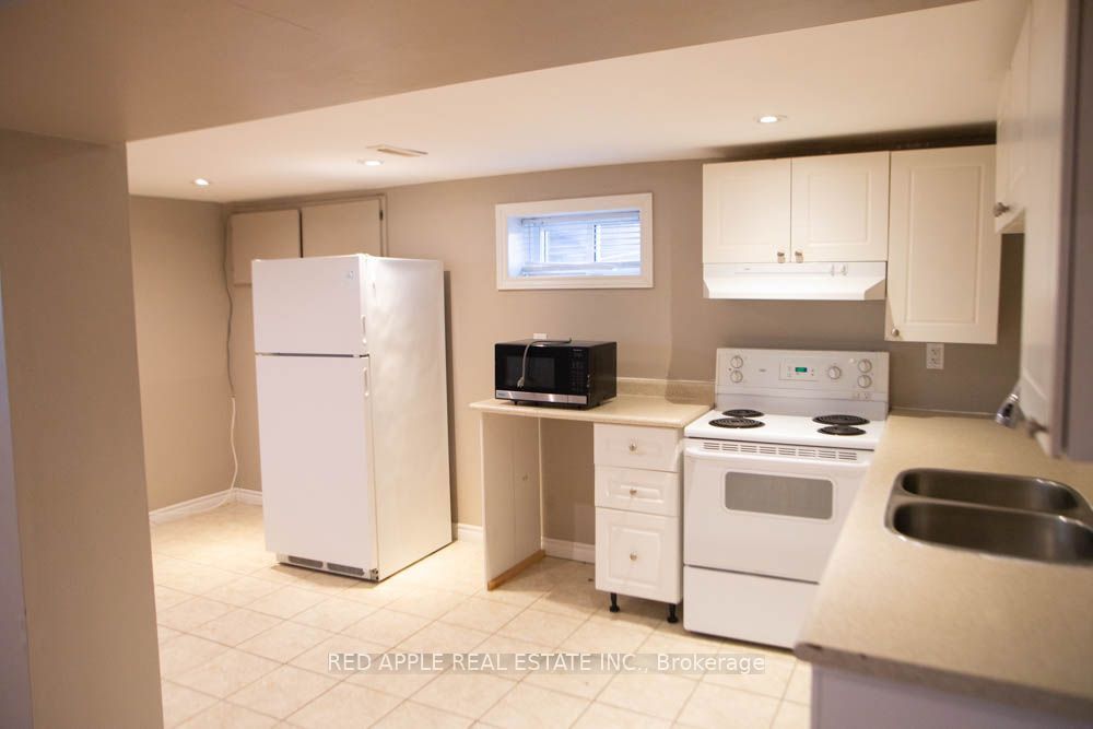 126 LONGFORD Drive, Newmarket, ON L3Y 2Y5 photo 5