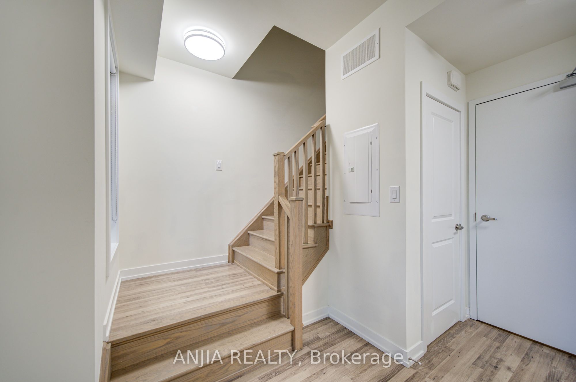 370D Red Maple Road 105, Richmond Hill, ON L4C 5T4 photo 3