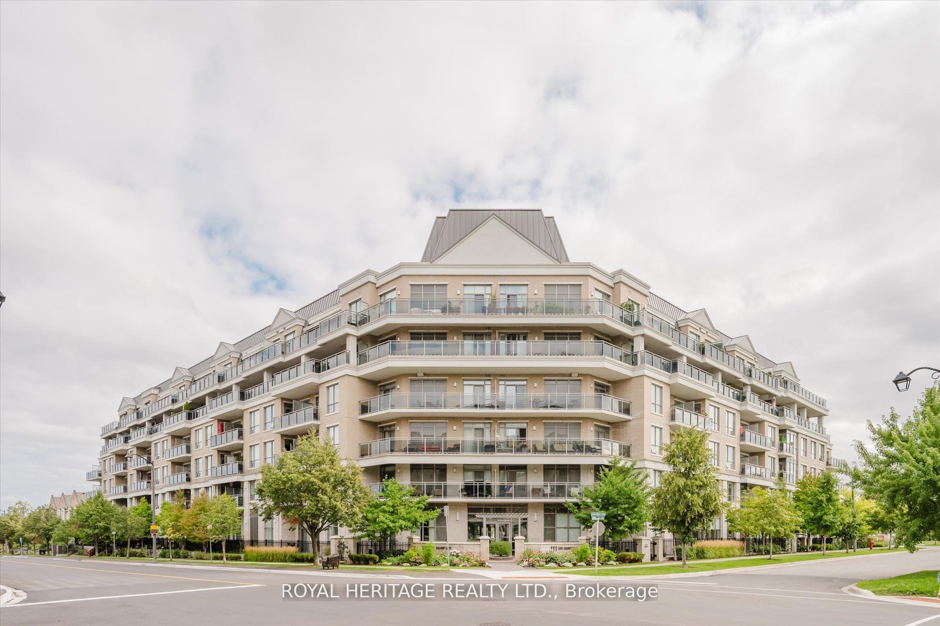 111 Civic Square Gate 207, Aurora, ON L4G 0S6