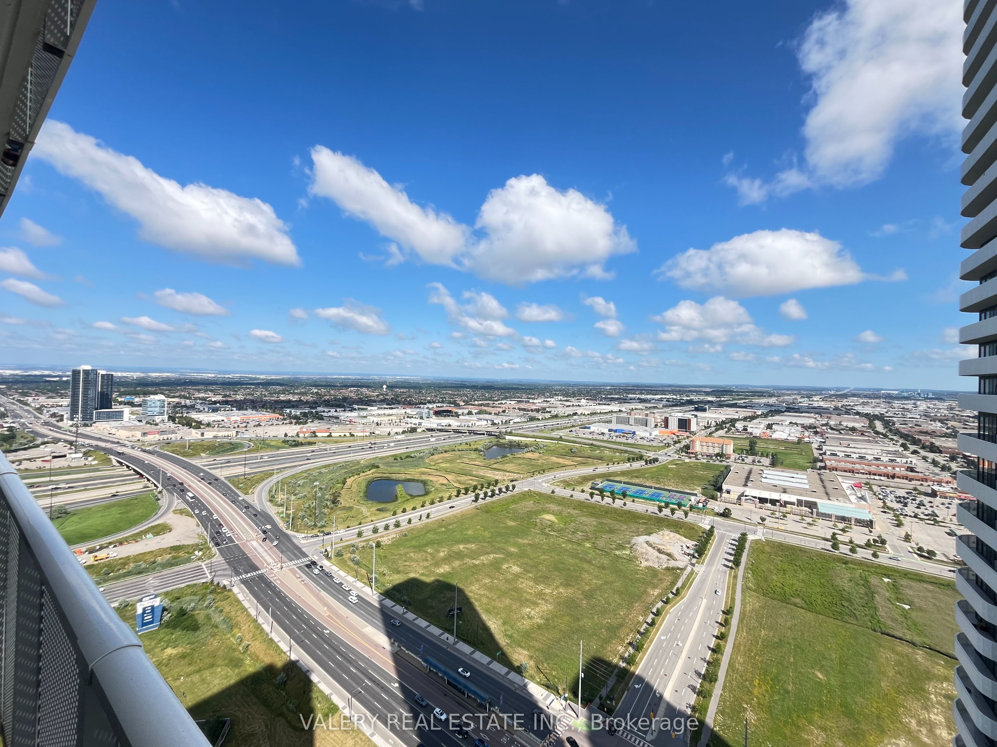 195 Commerce Street 4112, Vaughan, ON L4K 0P9 photo 2