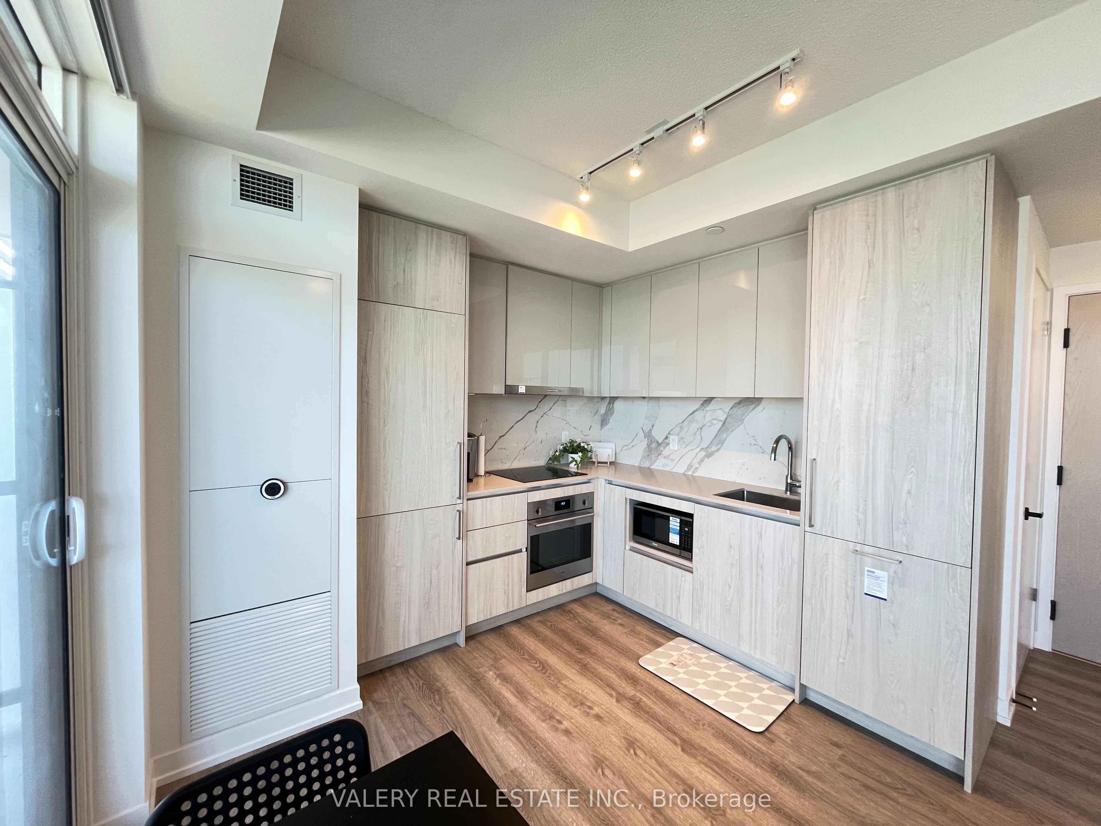 195 Commerce Street 4112, Vaughan, ON L4K 0P9 photo 5