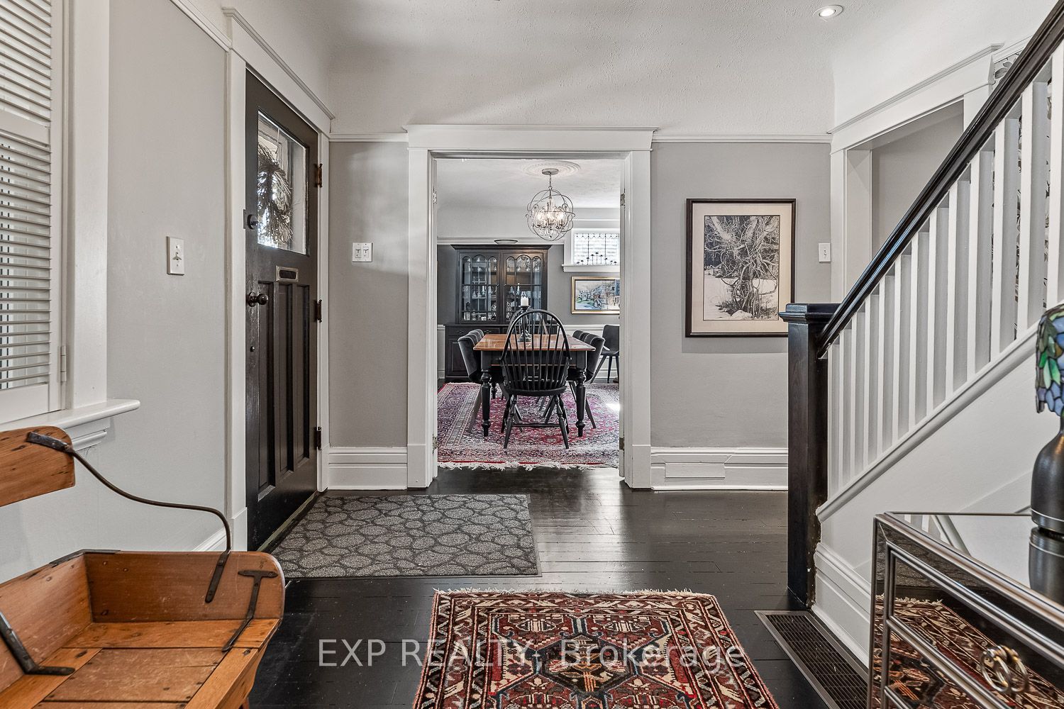 208 Lorne Avenue, Newmarket, ON L3Y 4K2 photo 3