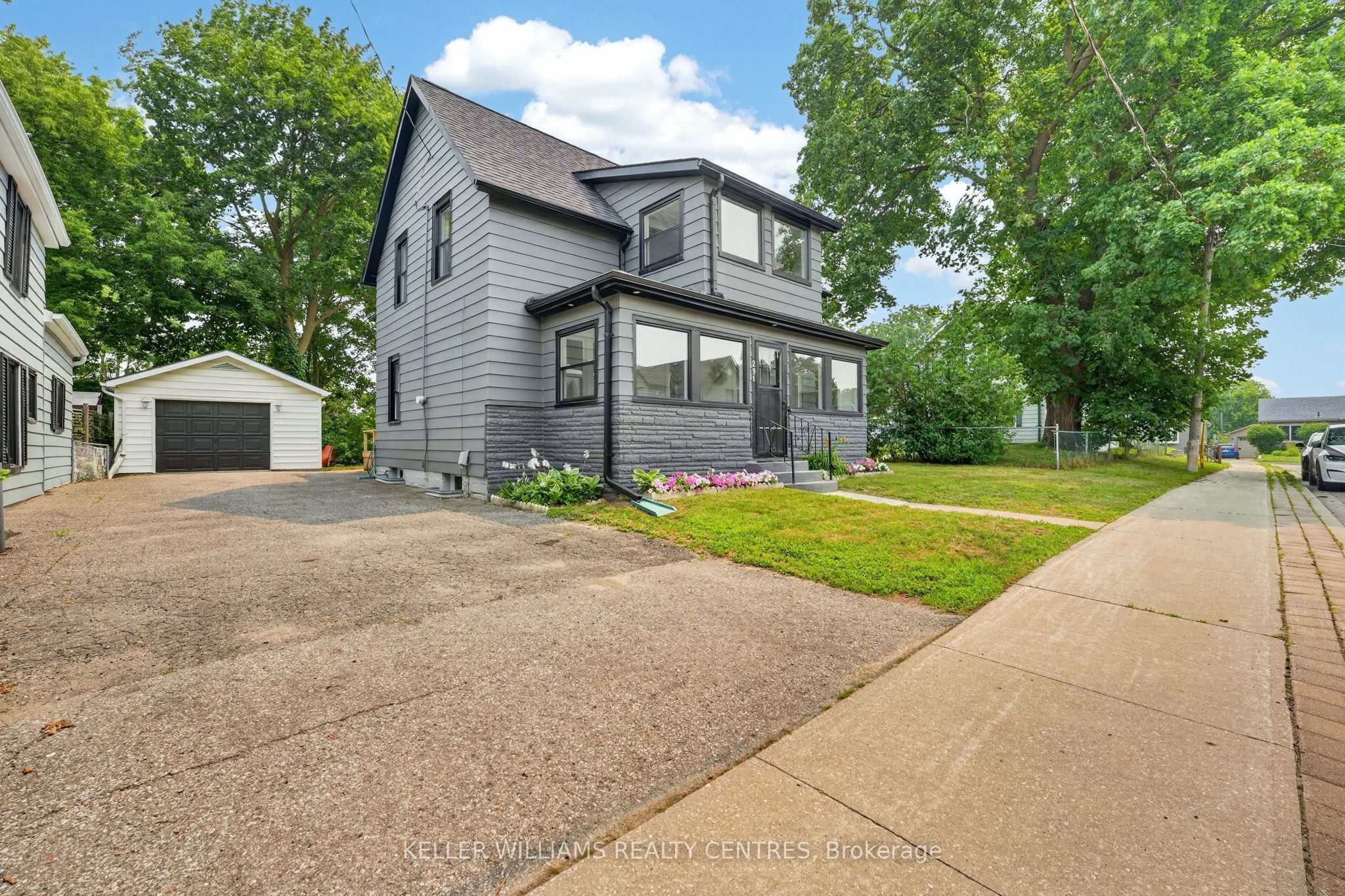 291 Ellen Street, Newmarket, ON L3Y 4C7