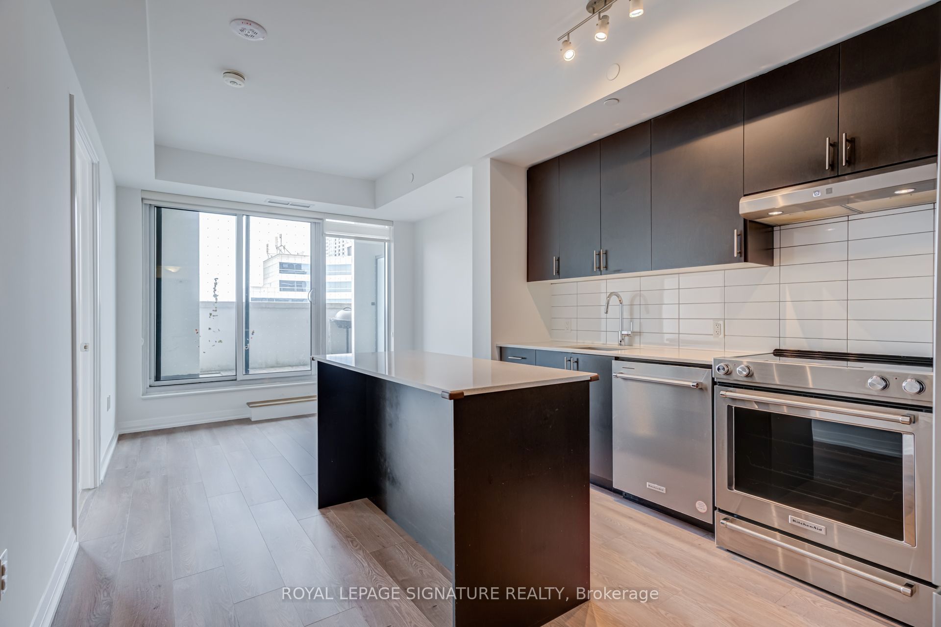 9000 Jane Street 229, Vaughan, ON L4K 0M6 photo 2
