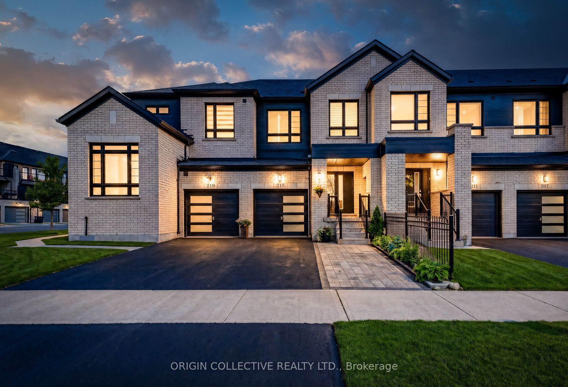 215 Landolfi Way, Bradford West Gwillimbury, ON L3Z 4L7