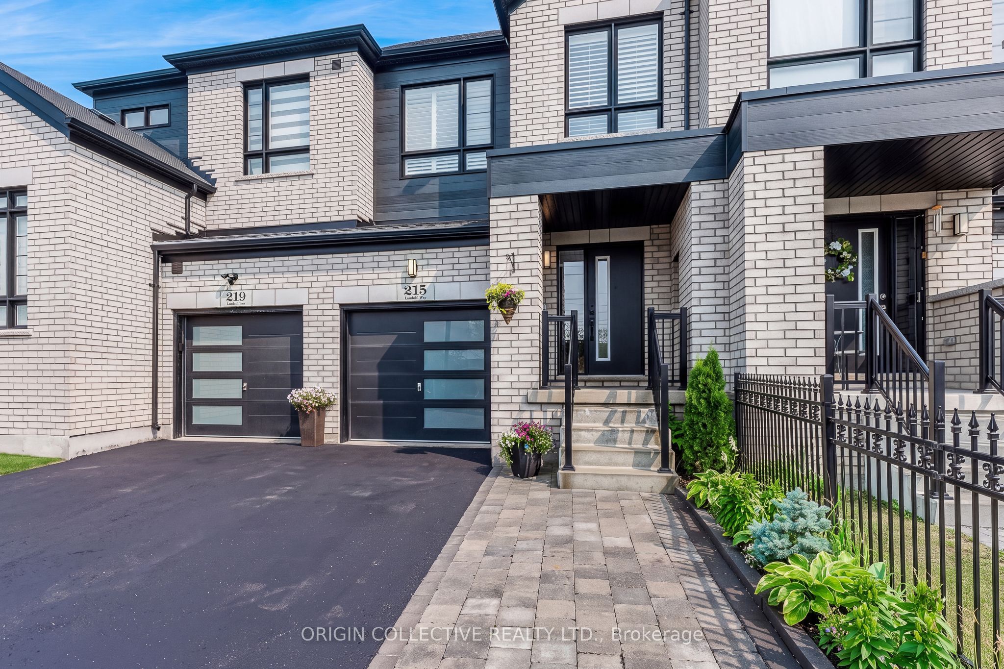 215 Landolfi Way, Bradford West Gwillimbury, ON L3Z 4L7 photo 4