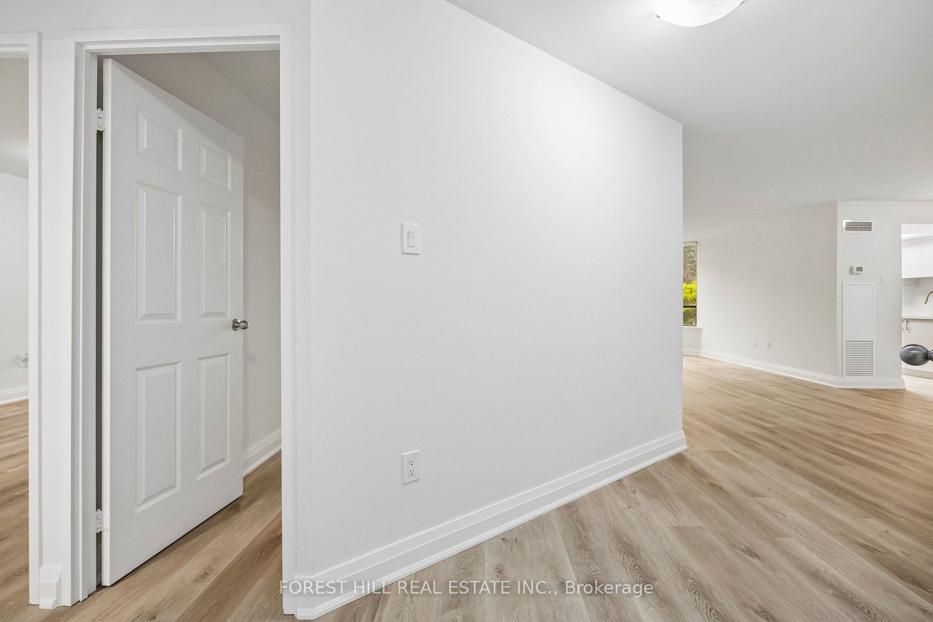 7420 Bathurst Street 101, Vaughan, ON L4J 6X4 photo 4