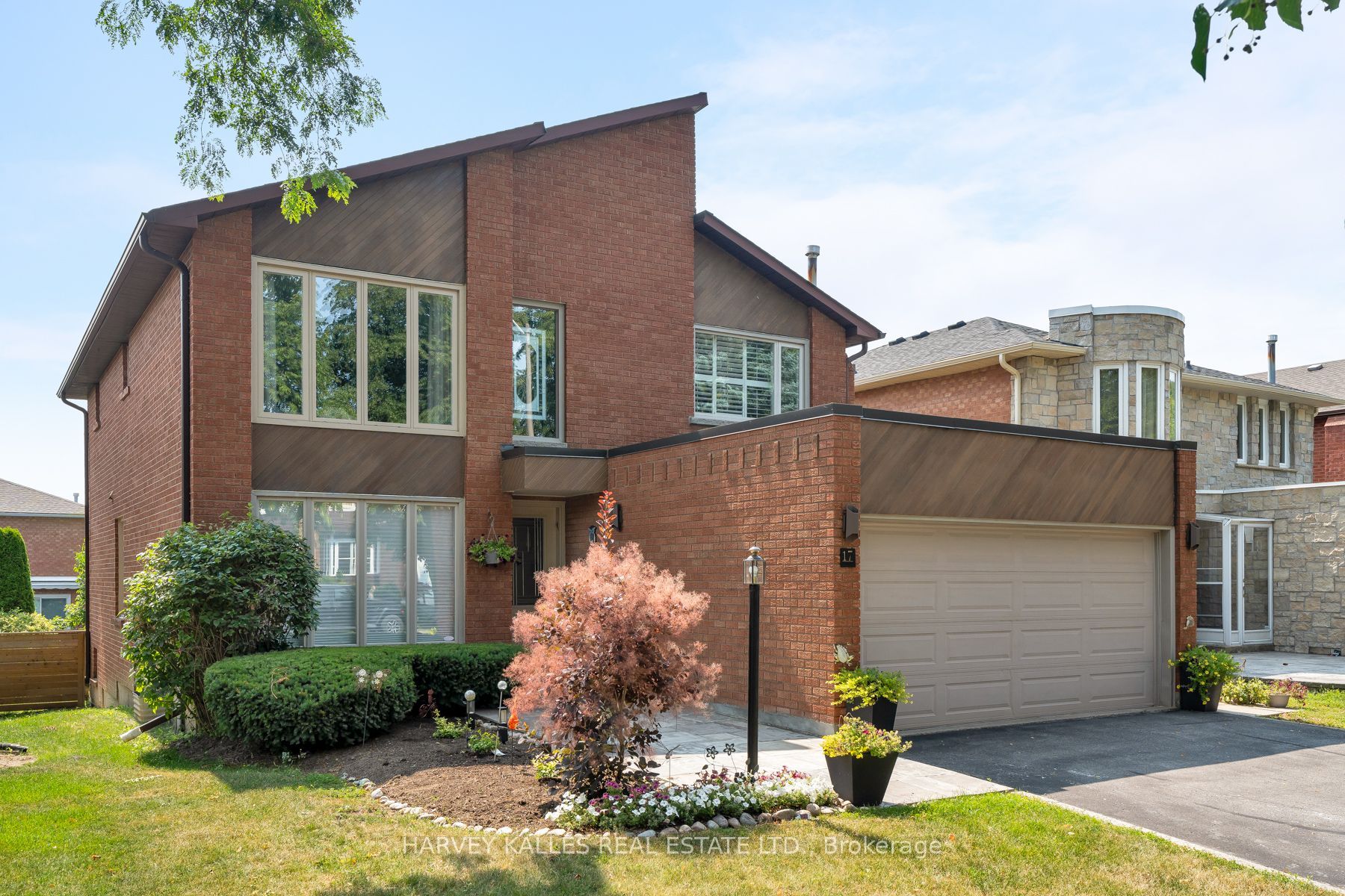 17 Peterborough Avenue, Markham, ON L3T 7B7 photo 2