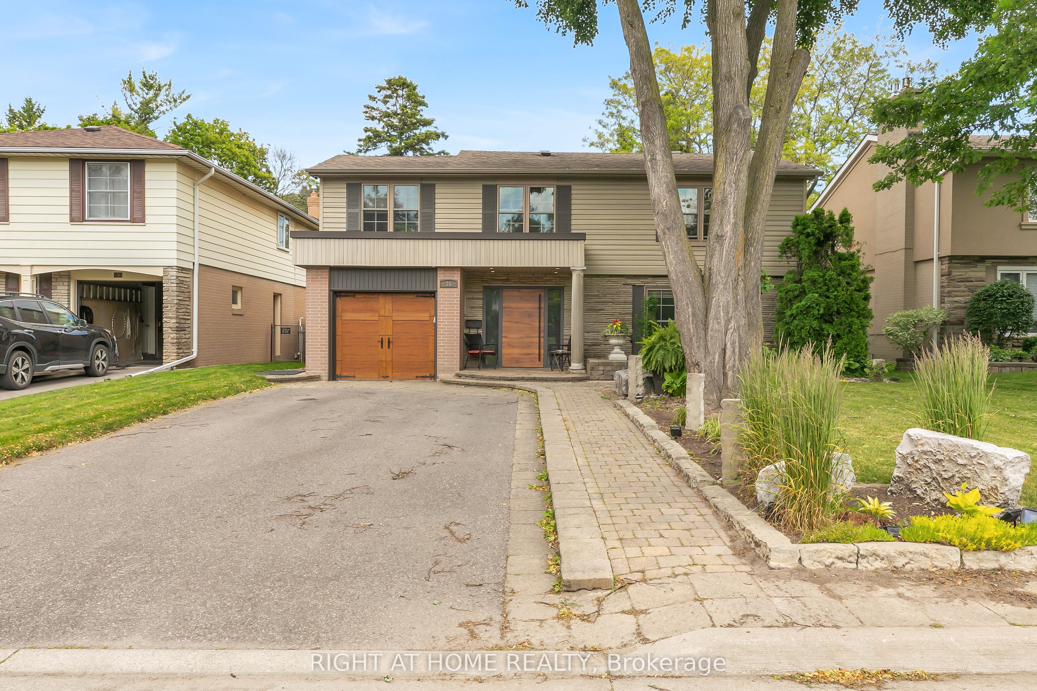 35 Brightbay Crescent, Markham, ON L3T 1C2