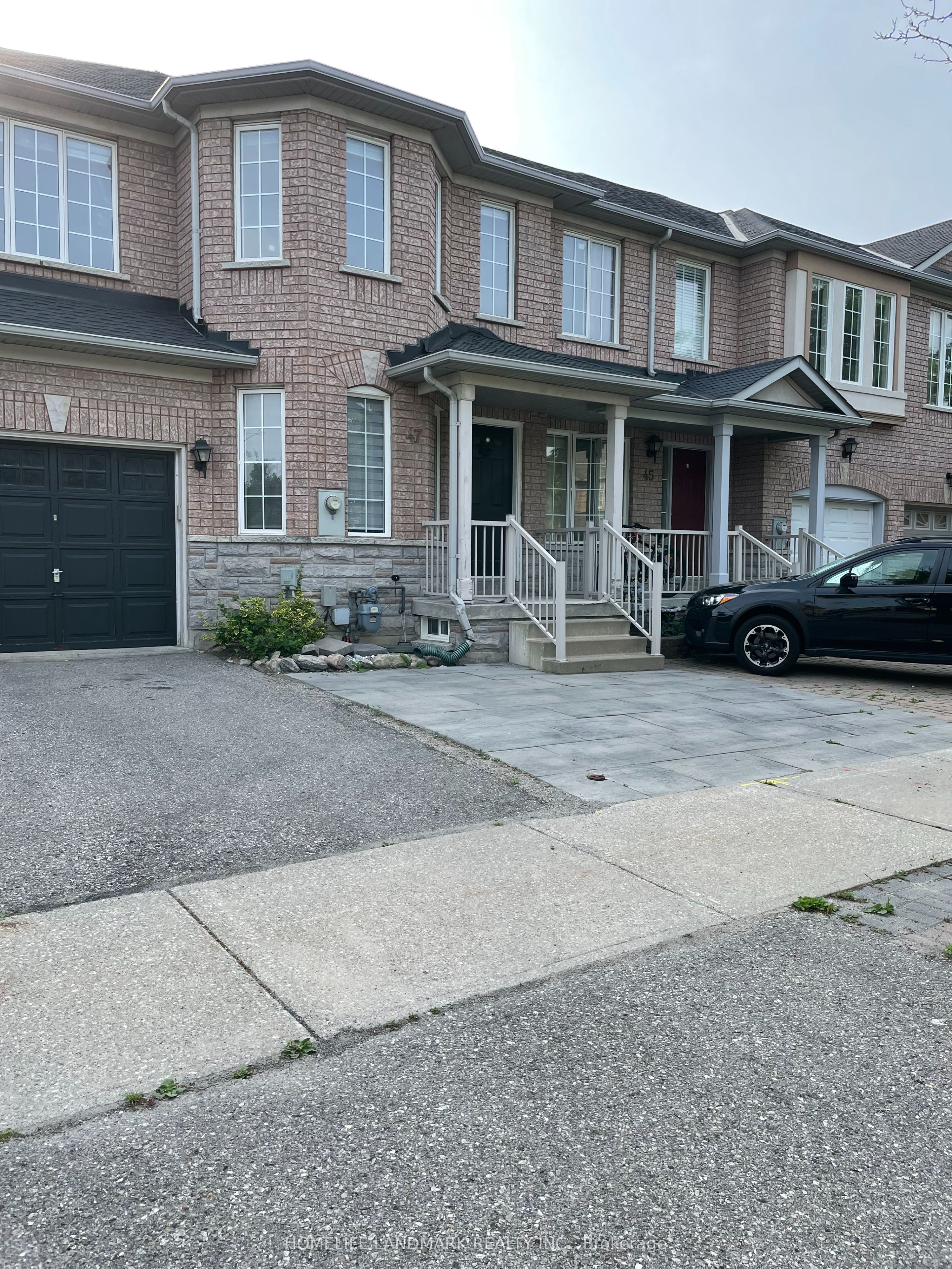 47 Waterton Crescent, Richmond Hill, ON L4B 4L2 photo 2