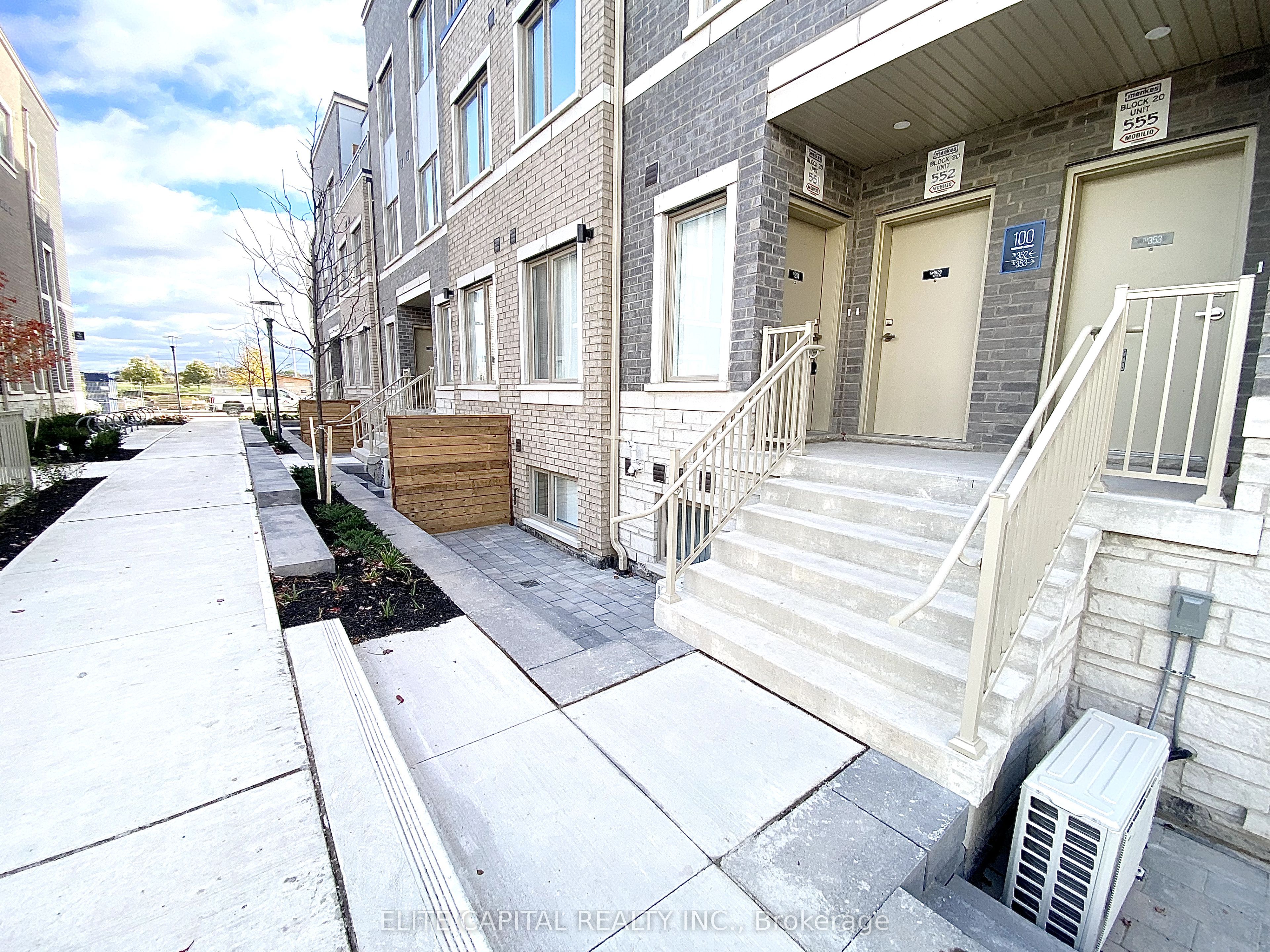 100 Honeycrisp Crescent TH 351, Vaughan, ON L4K 0N7 photo 3