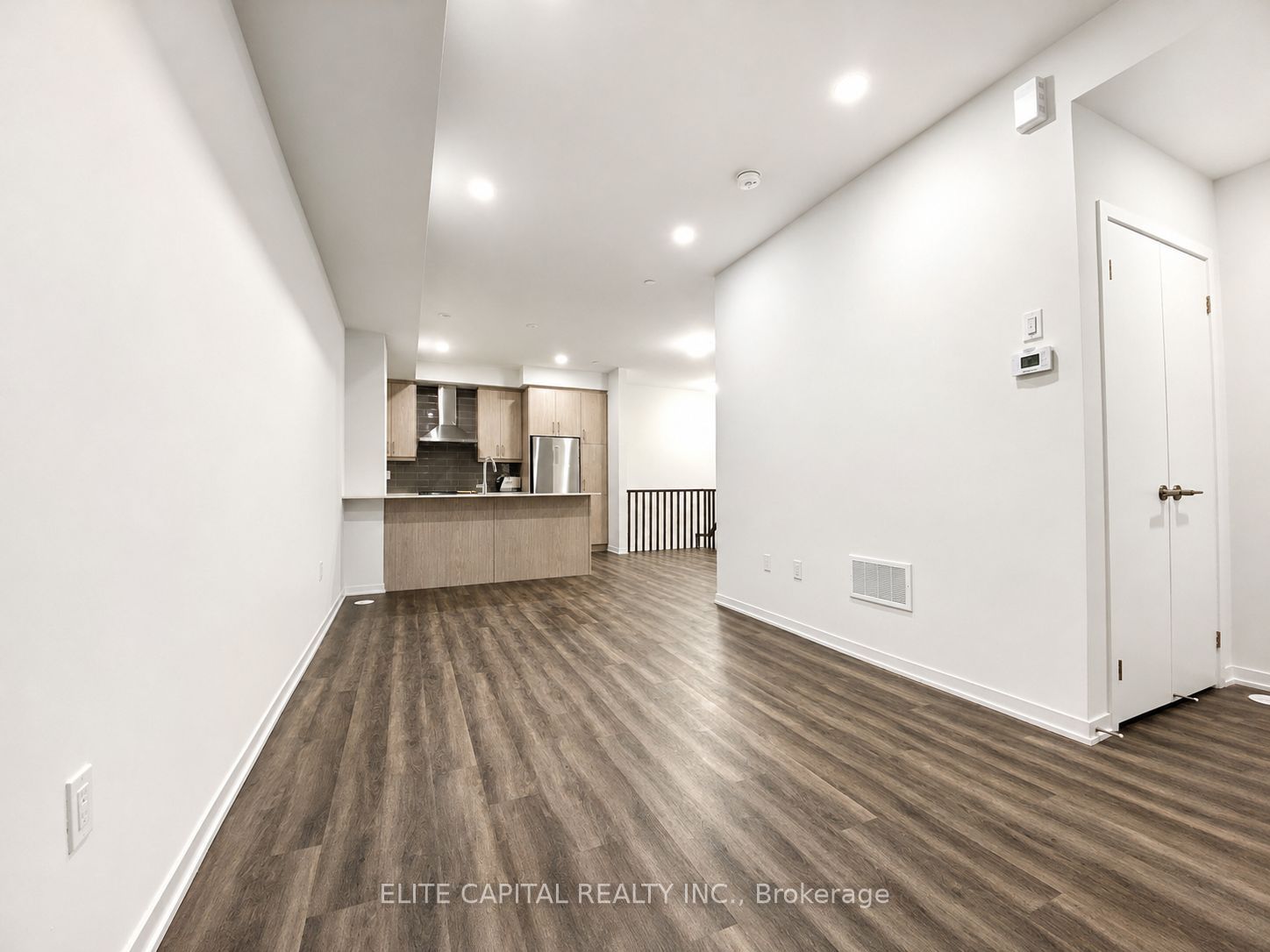 100 Honeycrisp Crescent TH 351, Vaughan, ON L4K 0N7 photo 5