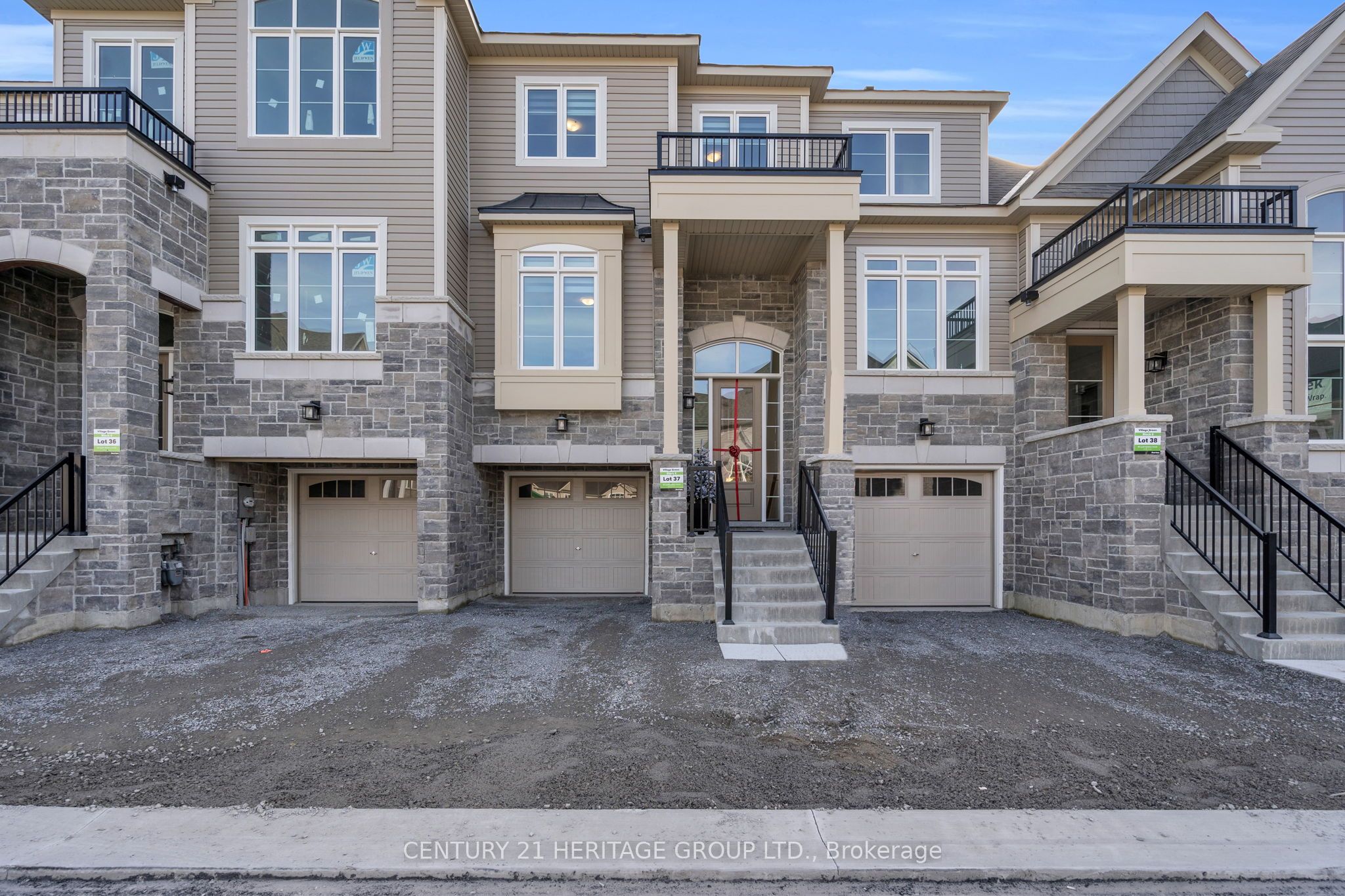96 Lyall Stokes Circle, East Gwillimbury, ON L0G 1M0