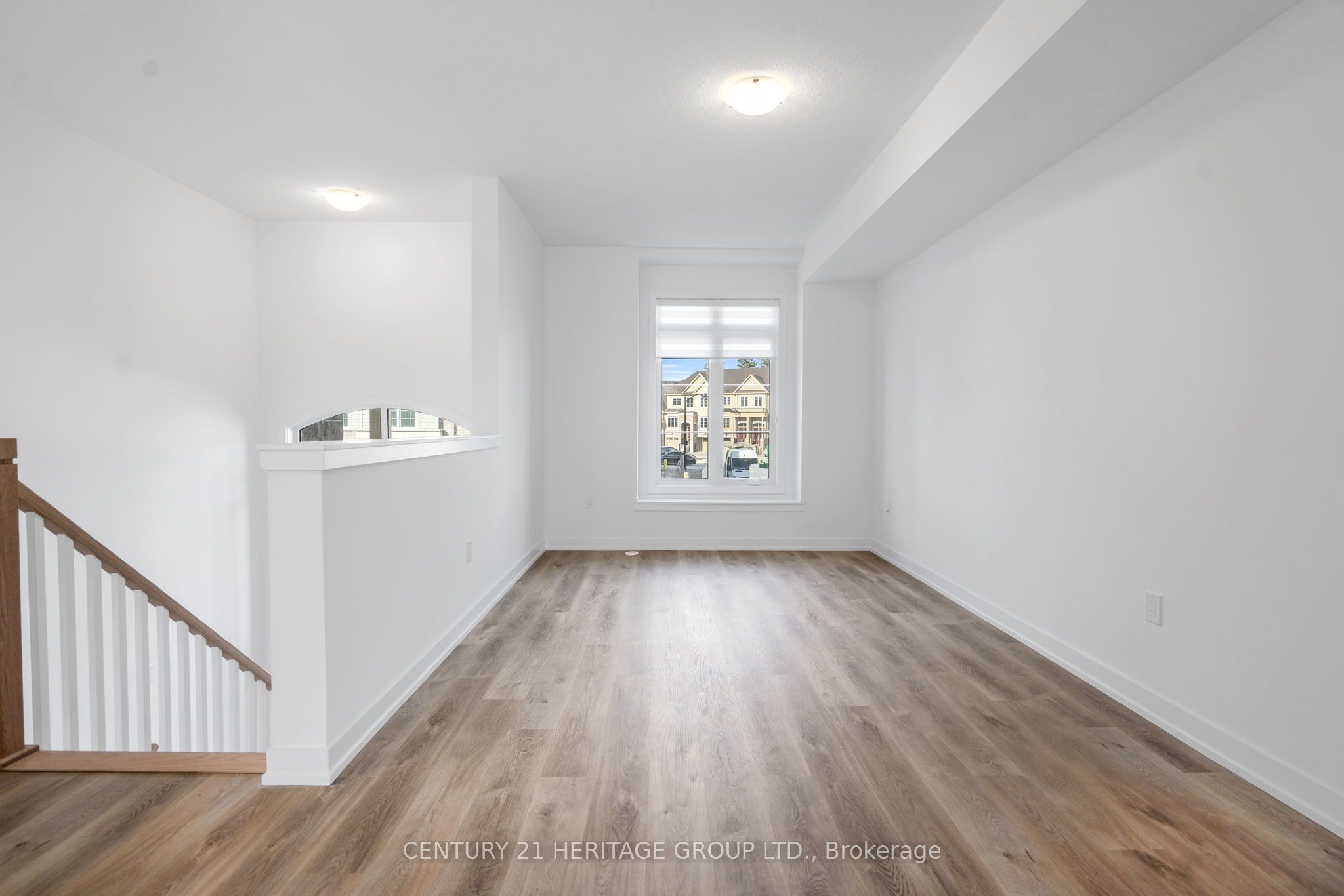 96 Lyall Stokes Circle, East Gwillimbury, ON L0G 1M0 photo 2