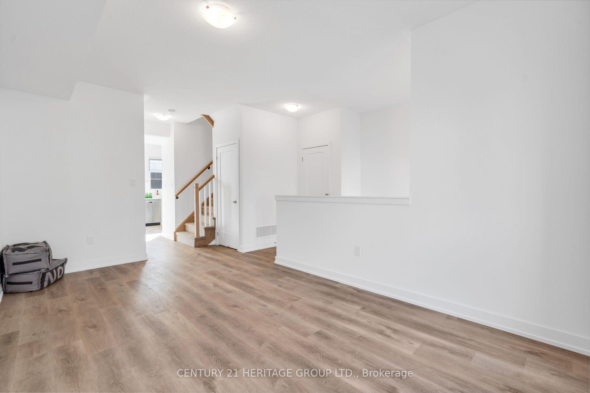 96 Lyall Stokes Circle, East Gwillimbury, ON L0G 1M0 photo 4