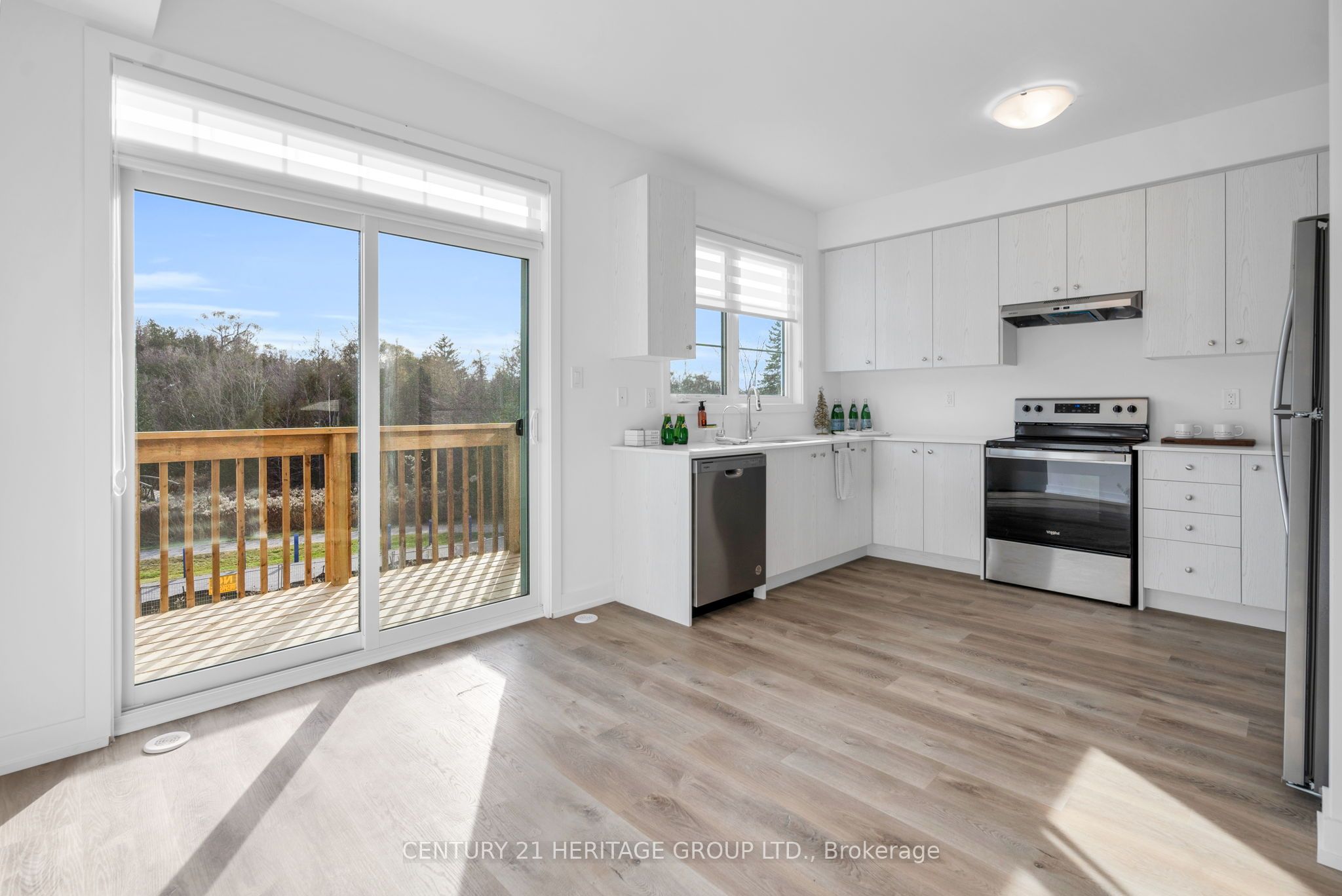 96 Lyall Stokes Circle, East Gwillimbury, ON L0G 1M0 photo 5