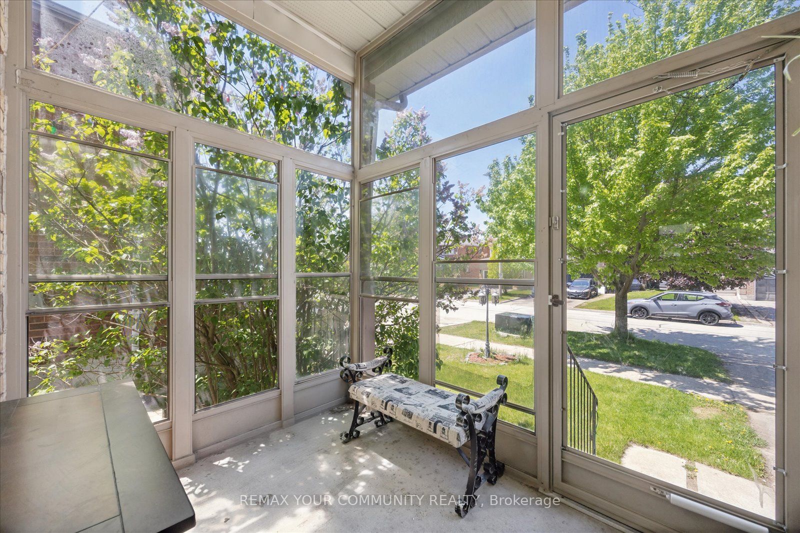 23 Breeze Drive, Bradford West Gwillimbury, ON L3Z 3A6 photo 2