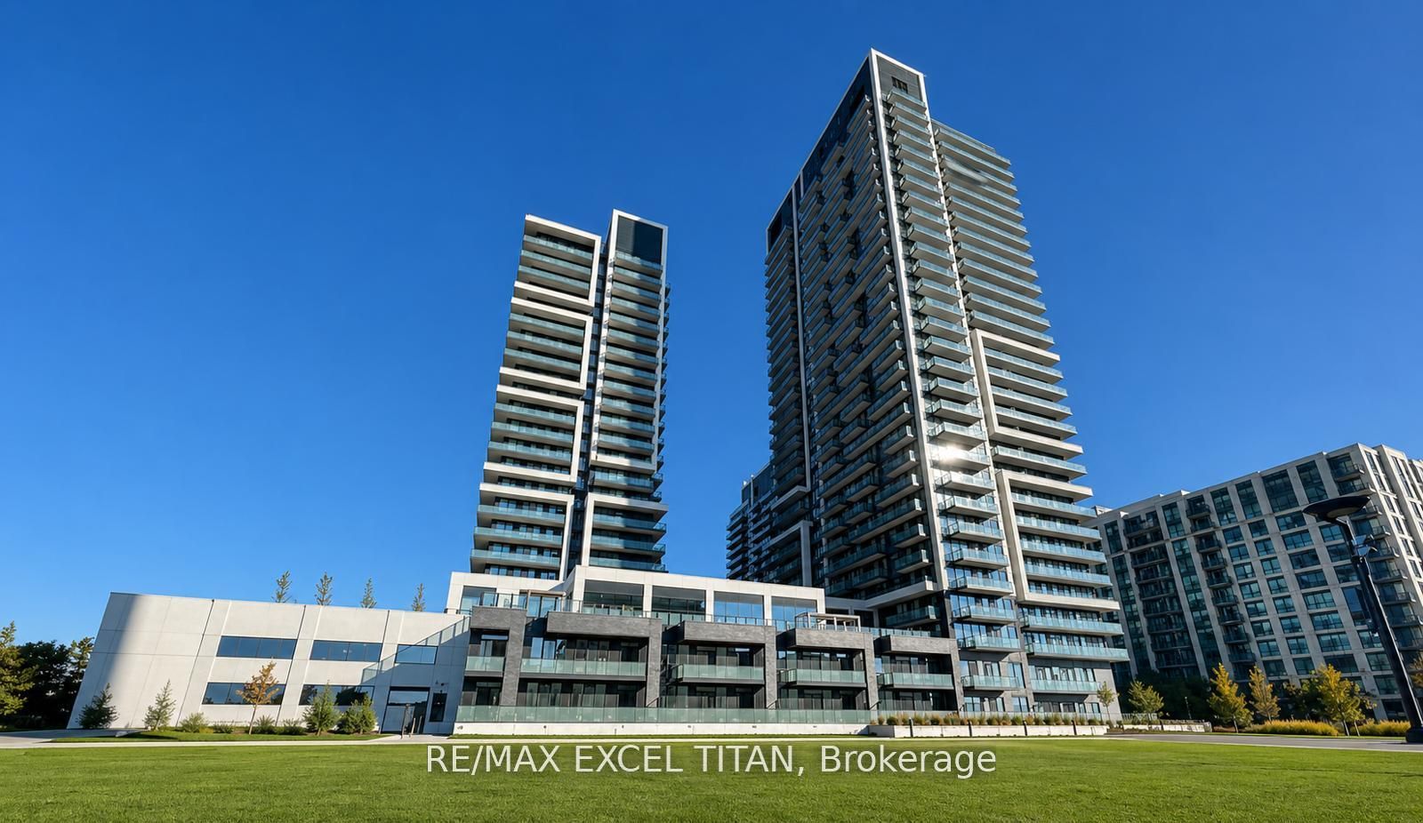 105 Oneida Crescent 206, Richmond Hill, ON L4B 0H6