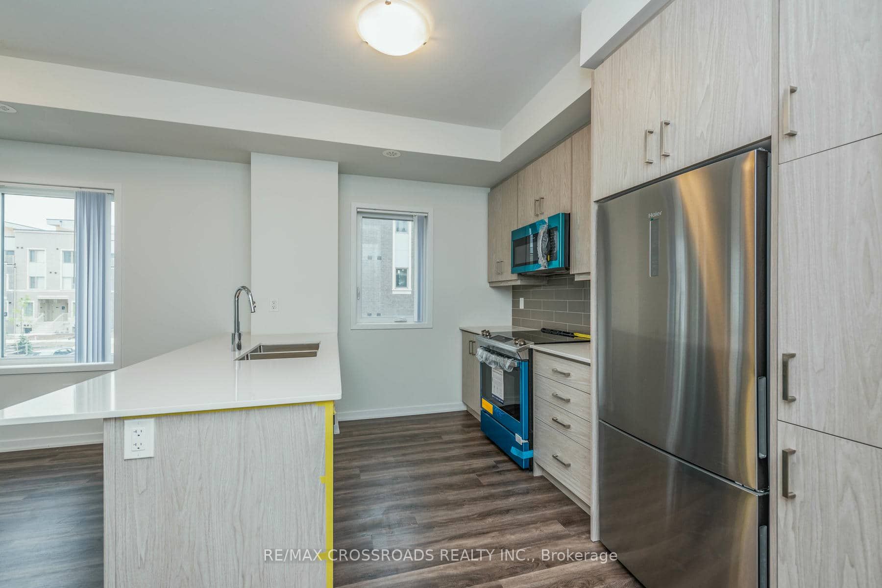 140 Honeycrisp Crescent 292, Vaughan, ON L4K 0N7 photo 4