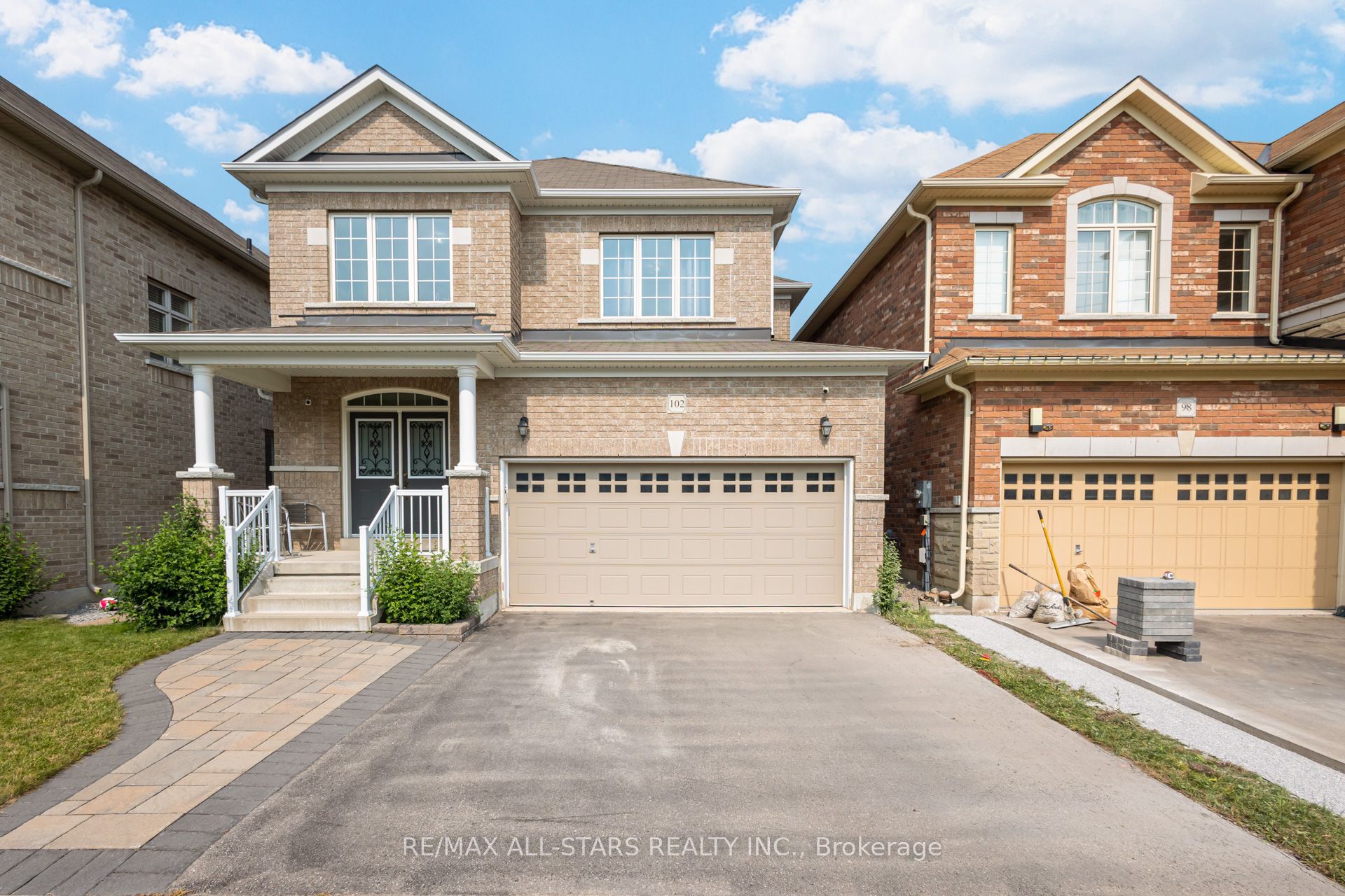 102 Creekland Avenue, Whitchurch-Stouffville, ON L4A 1X4 photo 2