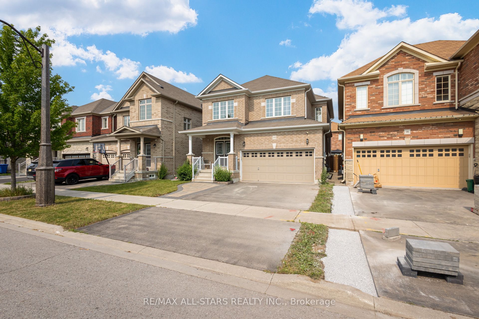 102 Creekland Avenue, Whitchurch-Stouffville, ON L4A 1X4 photo 4