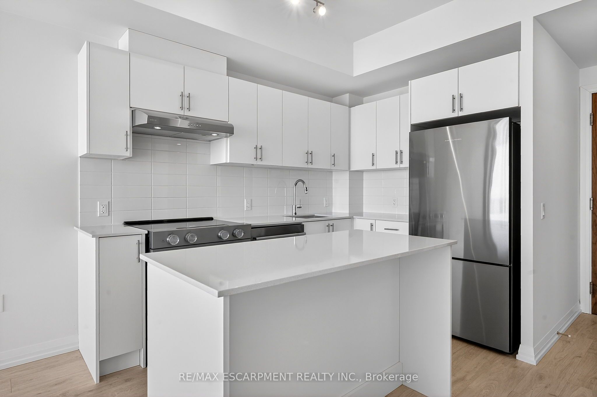 27 Korda Gate 2408, Vaughan, ON L4K 2M9 photo 4