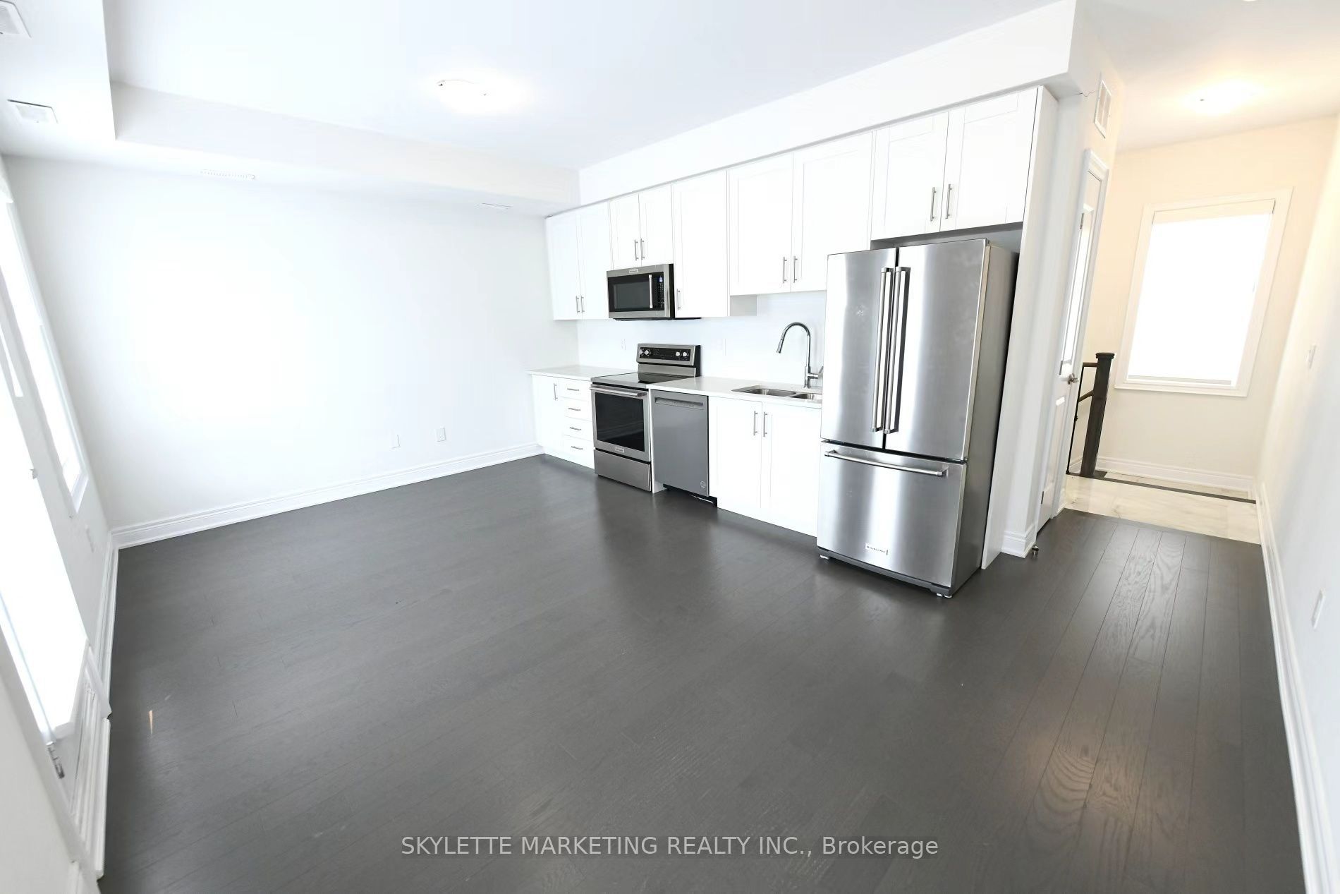 Coach 9480 Bayview Avenue, Richmond Hill, ON L4C 5H3 photo 3
