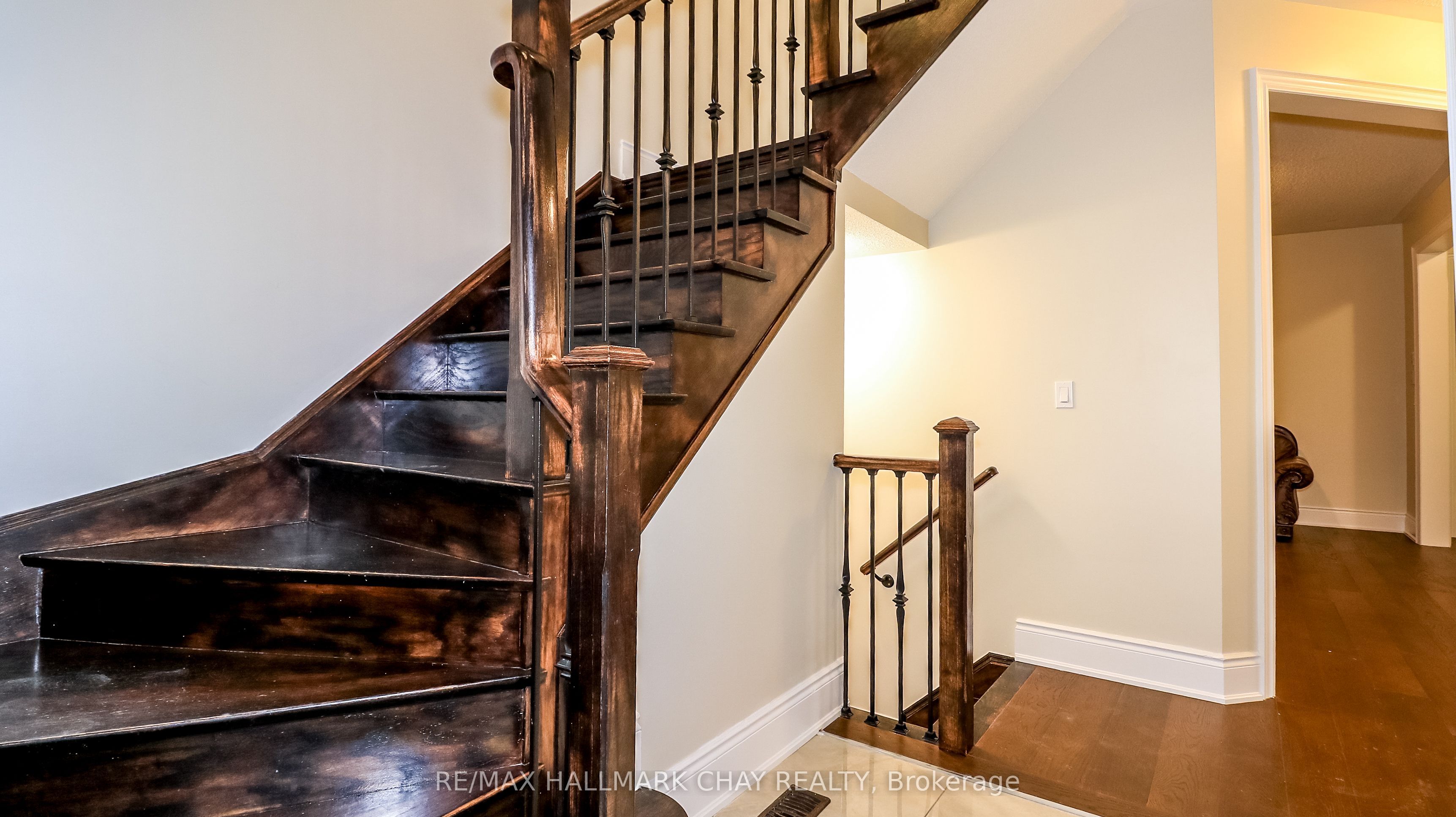 142 Gold Park Gate, Essa, ON L3W 0B4 photo 5