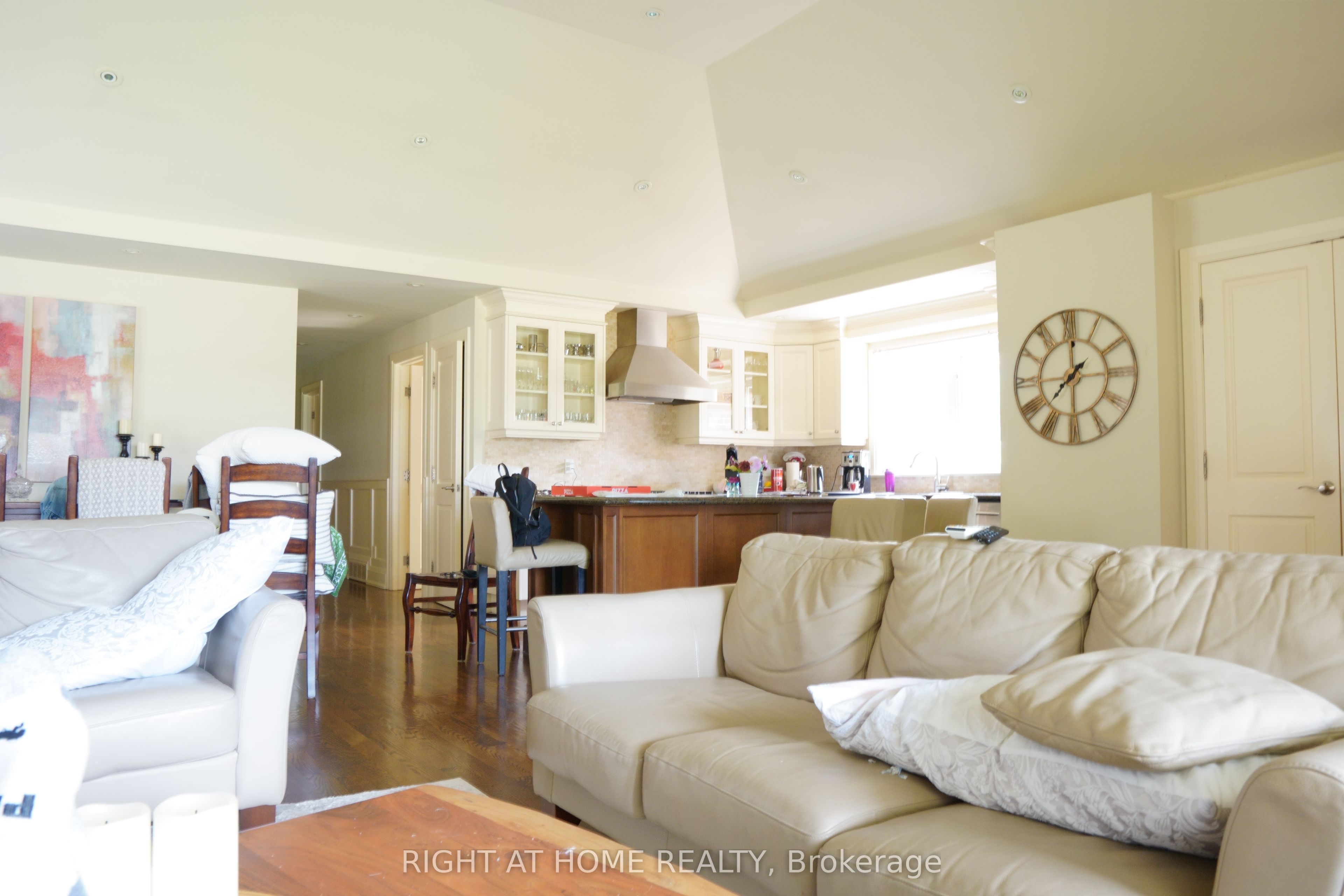 50 Oldhill Street, Richmond Hill, ON L4C 9T9 photo 2