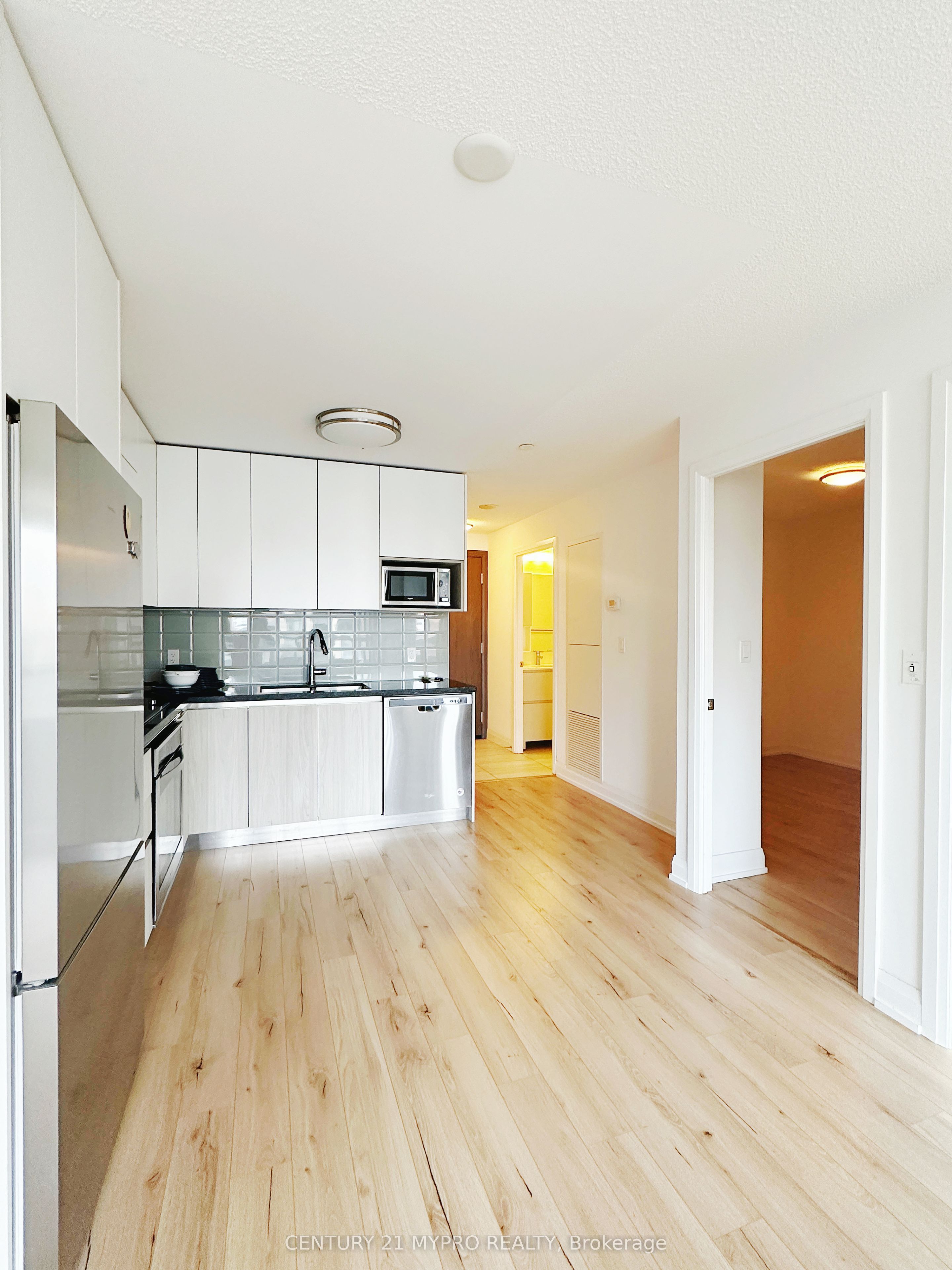 25 Water Walk Drive 725, Markham, ON L3P 0G3 photo 4