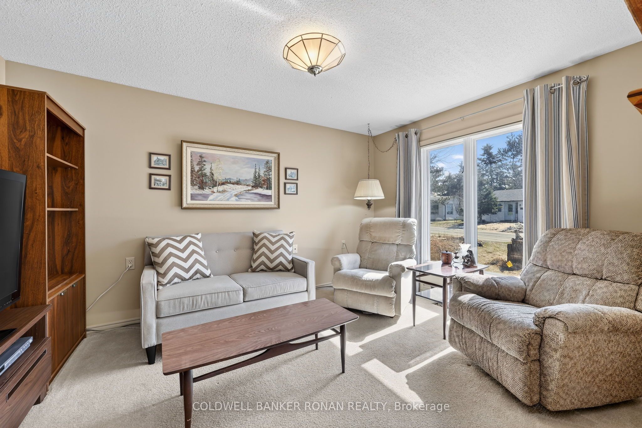 4 Tecumseth Pines Drive, New Tecumseth, ON L0G 1W0 photo 4