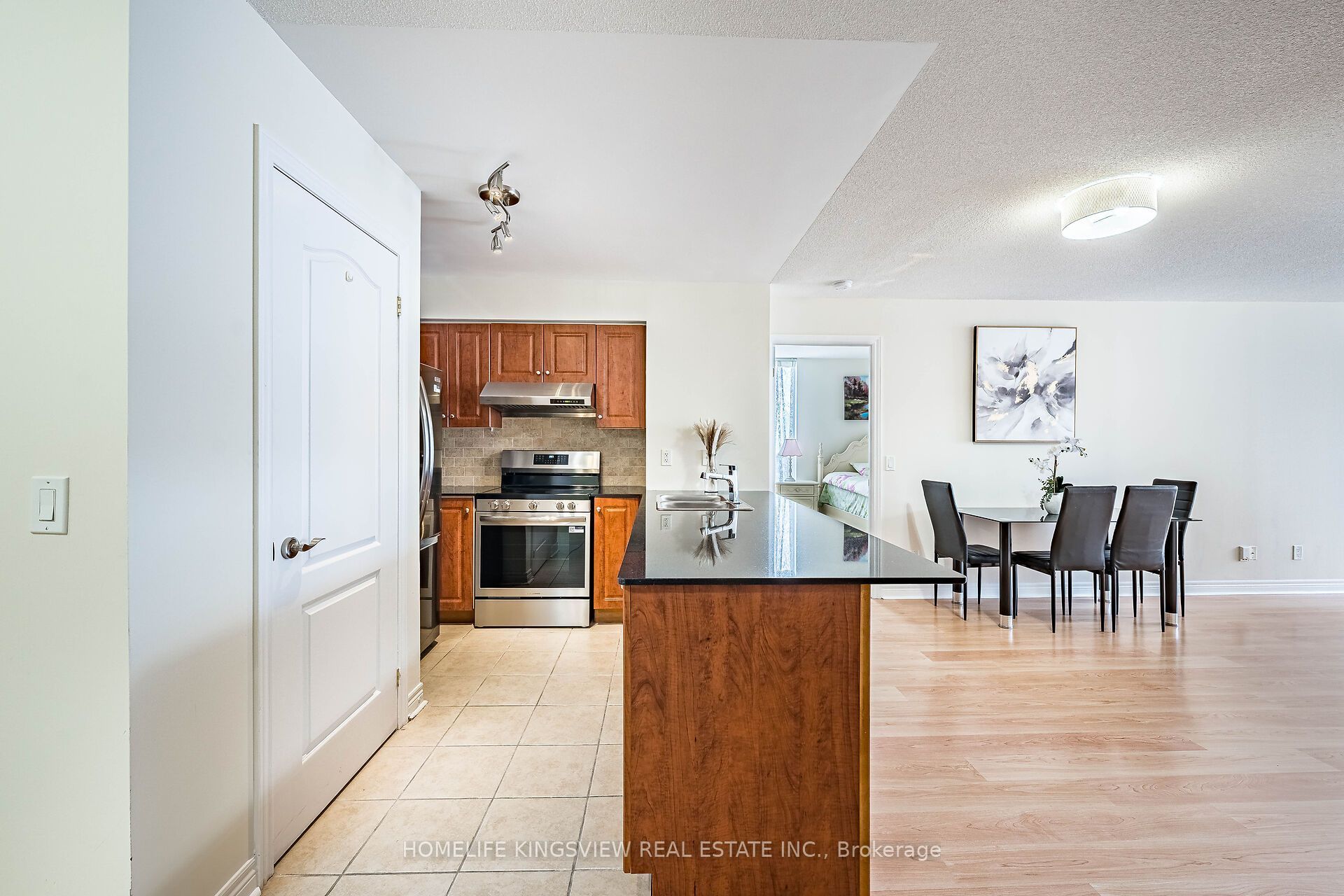 60 Disera Drive 807, Vaughan, ON L4J 9G1