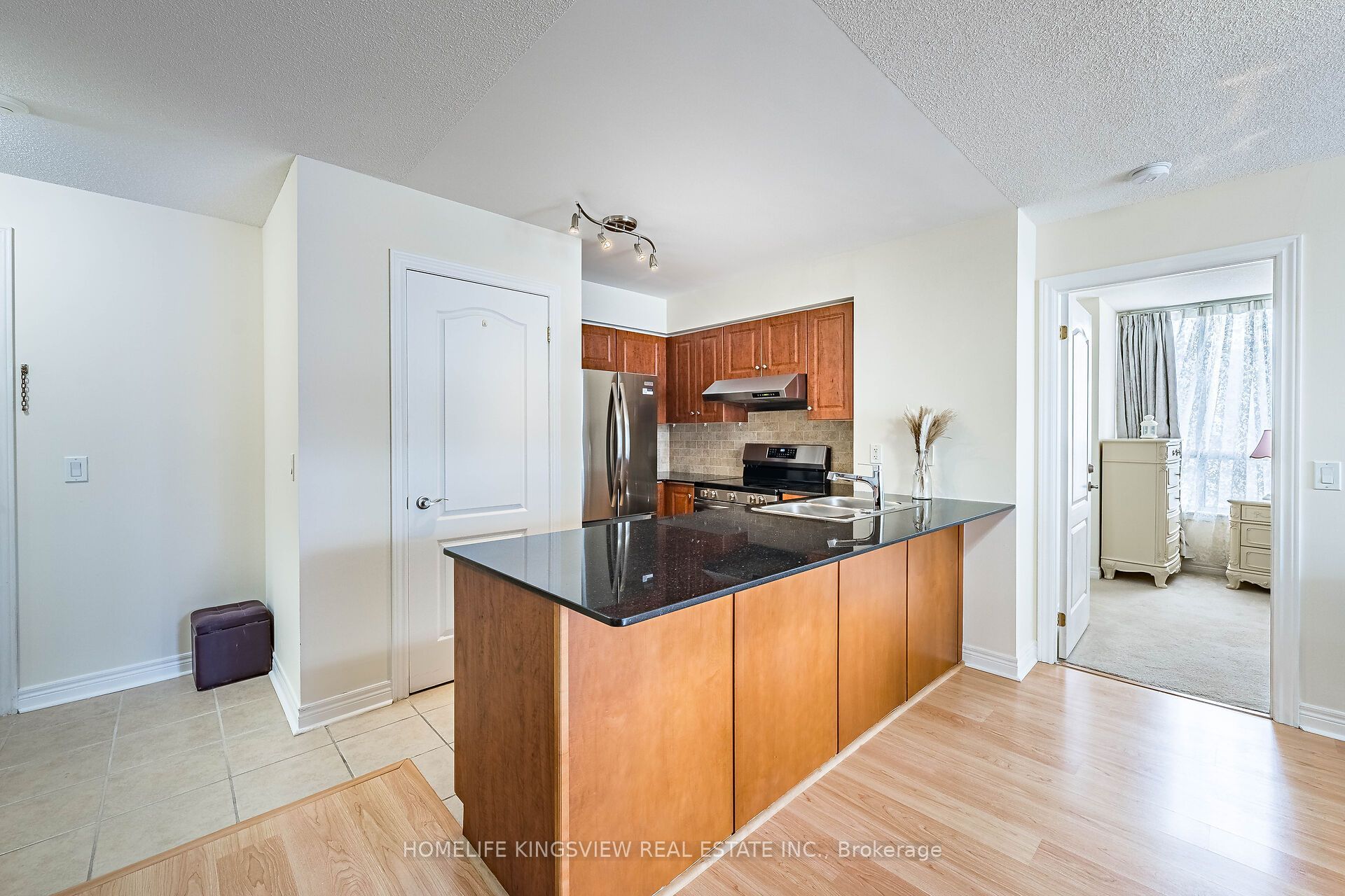 60 Disera Drive 807, Vaughan, ON L4J 9G1 photo 3