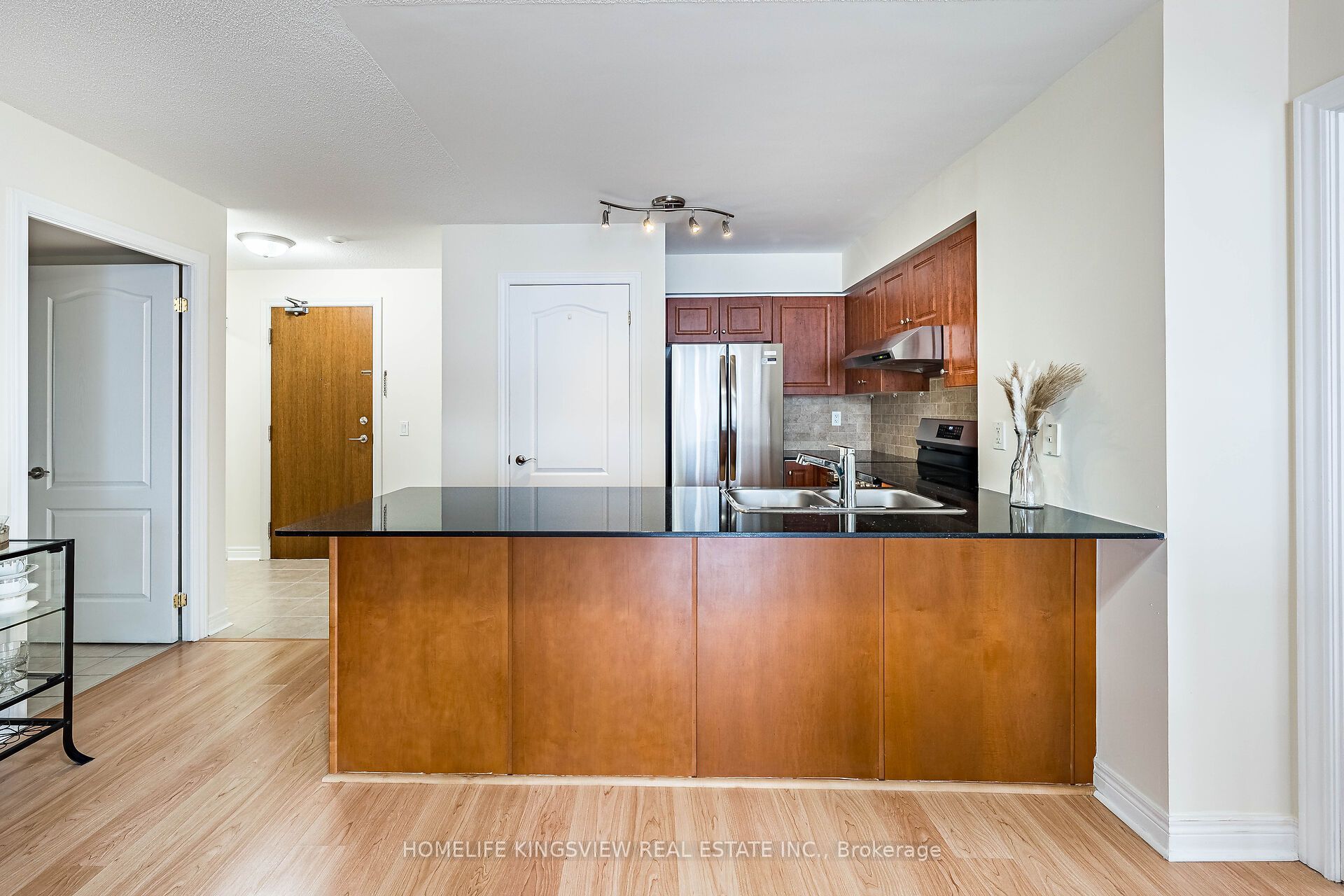 60 Disera Drive 807, Vaughan, ON L4J 9G1 photo 5
