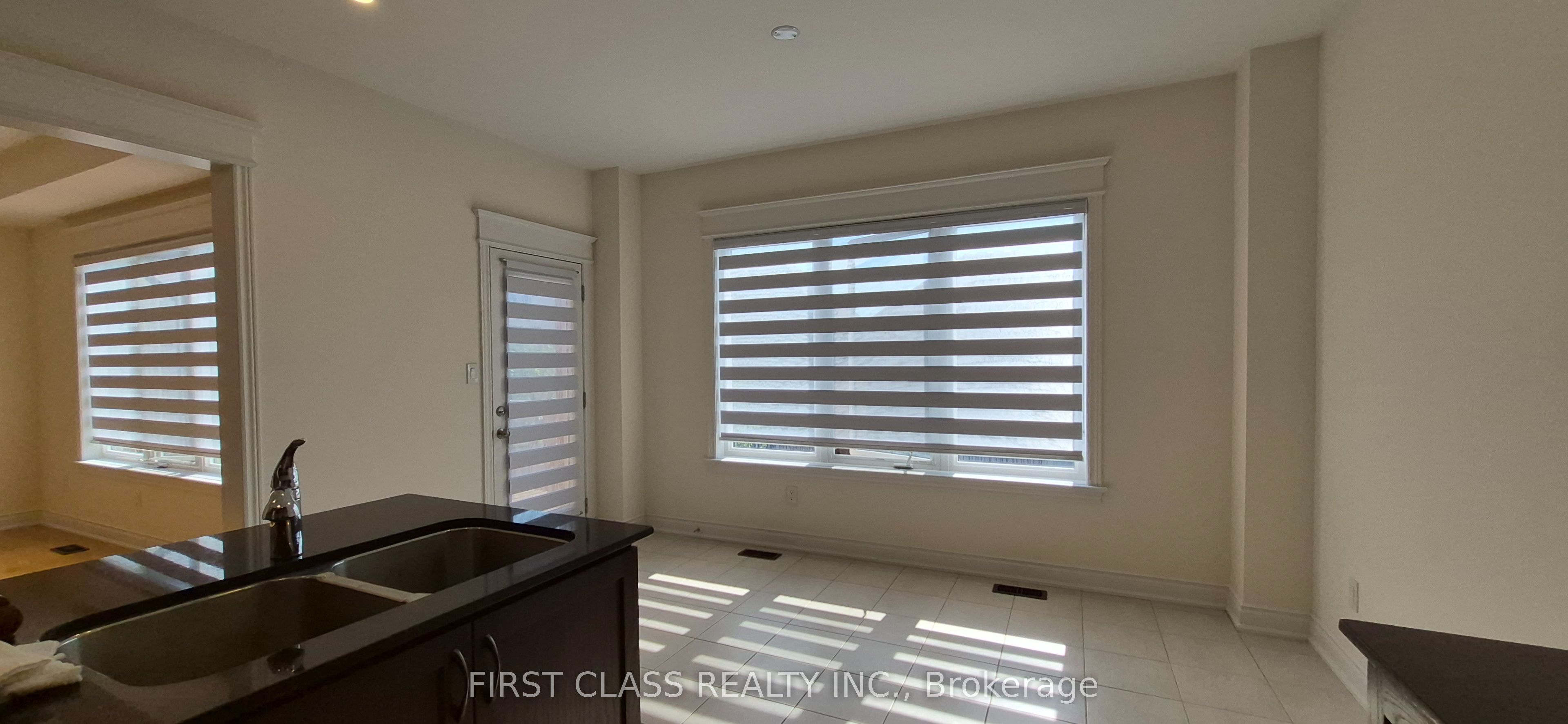 6 Blacksmith Trail, East Gwillimbury, ON L9N 0R4 photo 4